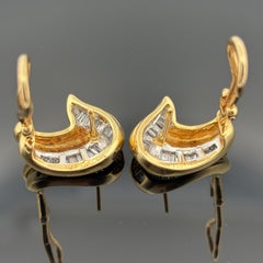 Pendientes de oro amarillo de 18 quilates con diamantes baguette engastados en canal de 1,25 quilates