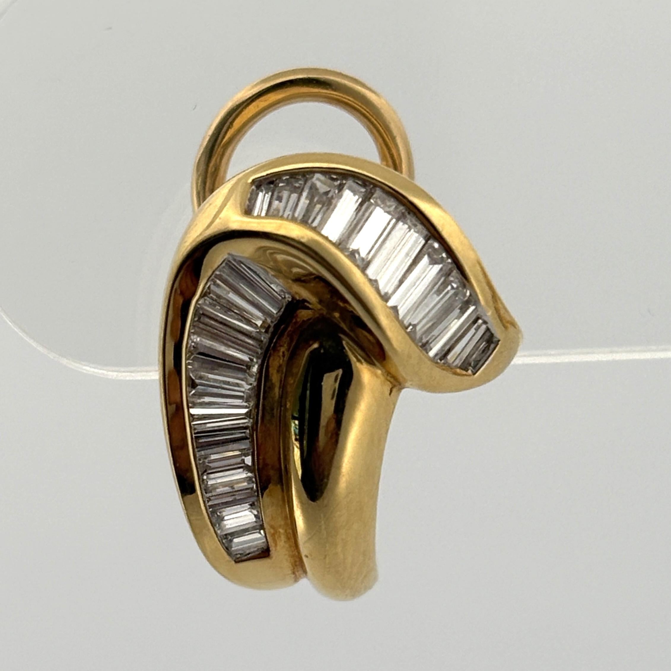 Boucles d'oreilles en or jaune 18k Estate 1.25ctw Diamond Baguette Channel-Set en vente 4