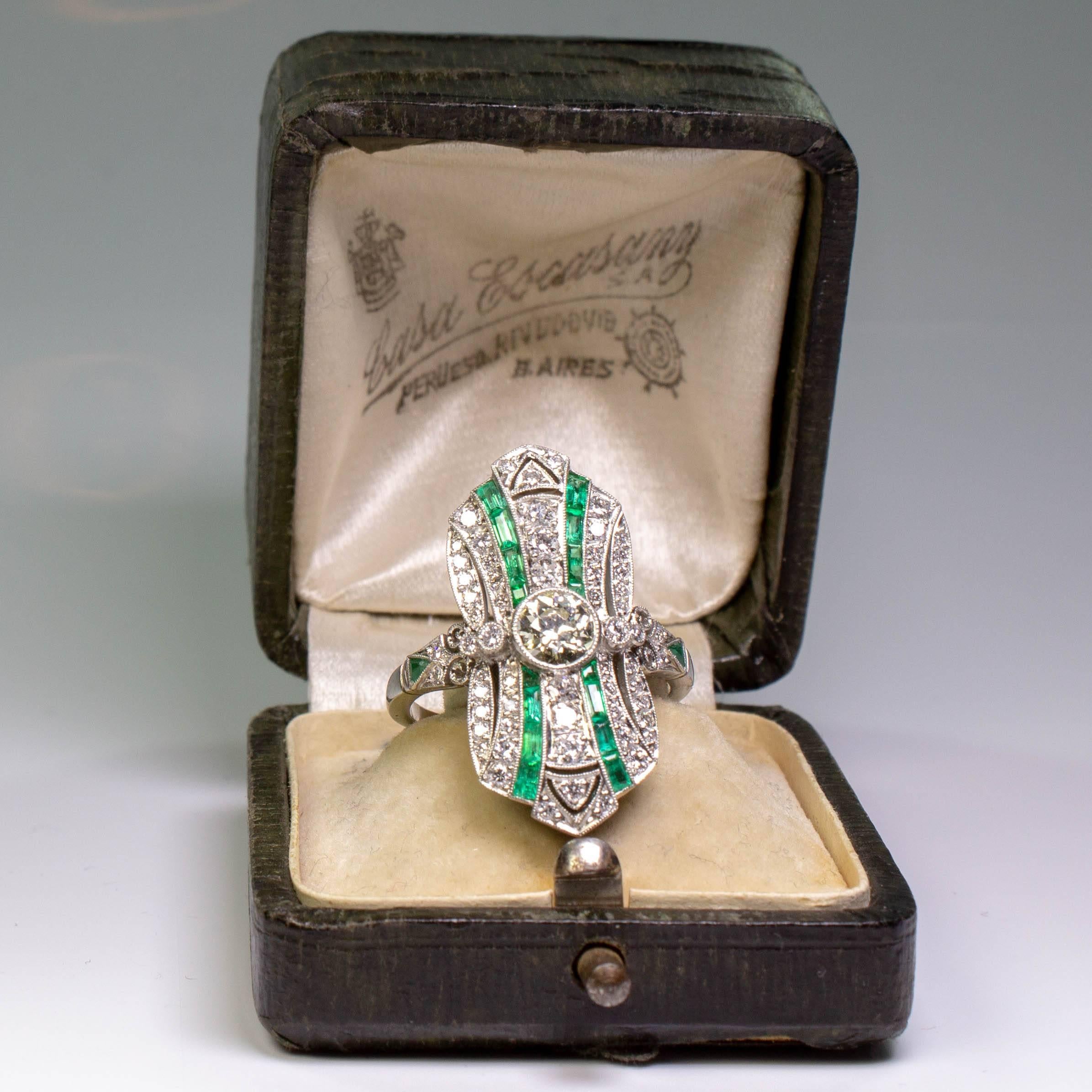 Estate 1.28 Carat Diamond and Emerald Ring In Excellent Condition In Miami, FL