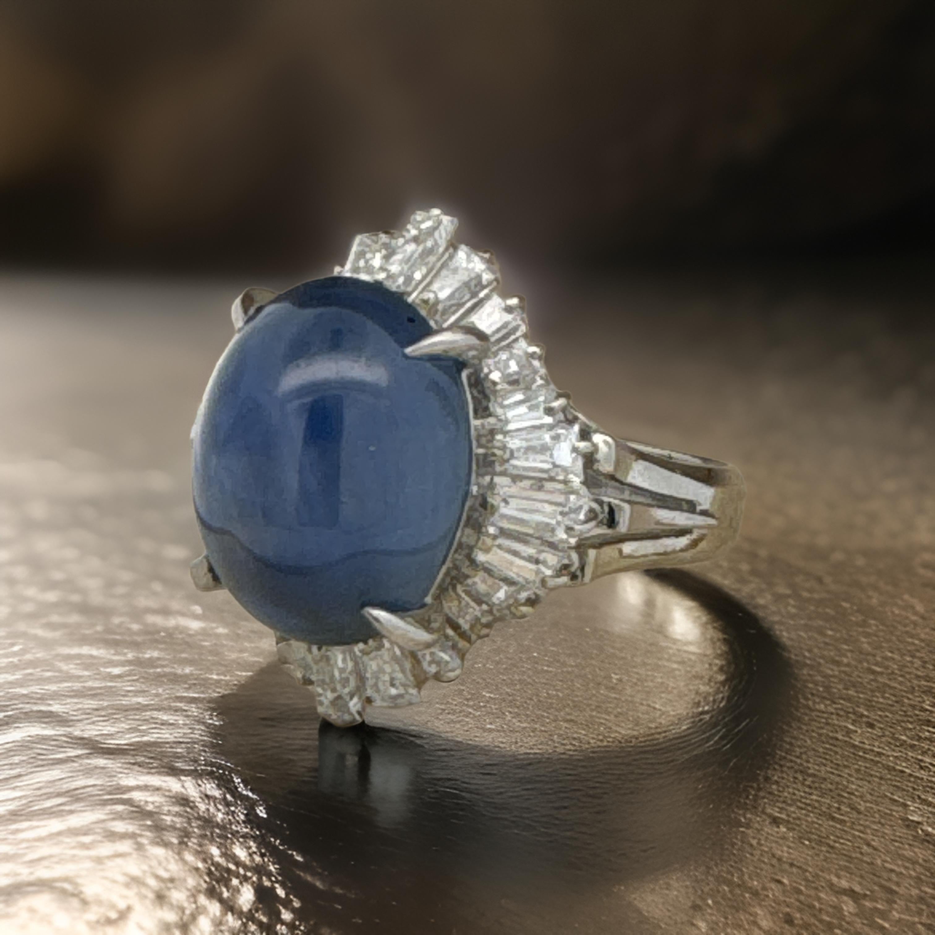 Anillo Estate, Diamante talla mixta 1,53 ct  G-H VS2-SI1,1 Cabujón de zafiro estrella 12,98 ct  Platino 11,60 g

Tipo de joya : Anillo
Tipo de metal : Platino 
Peso del metal : 11,60 gramos
Tamaño del anillo : 6.25
Marca : Estate
Periodo : Moderno