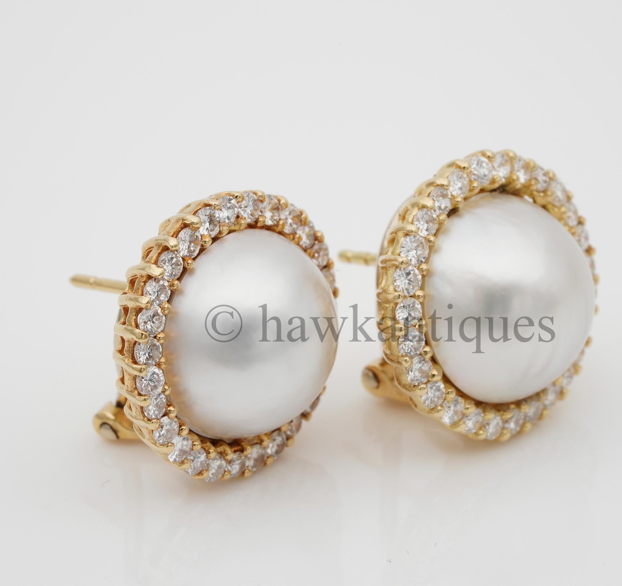 Estate 13 mm. Mabe Pearl 1.50 Ct G VVS Brilliant Cut Diamond Earrings In Excellent Condition For Sale In Napoli, IT