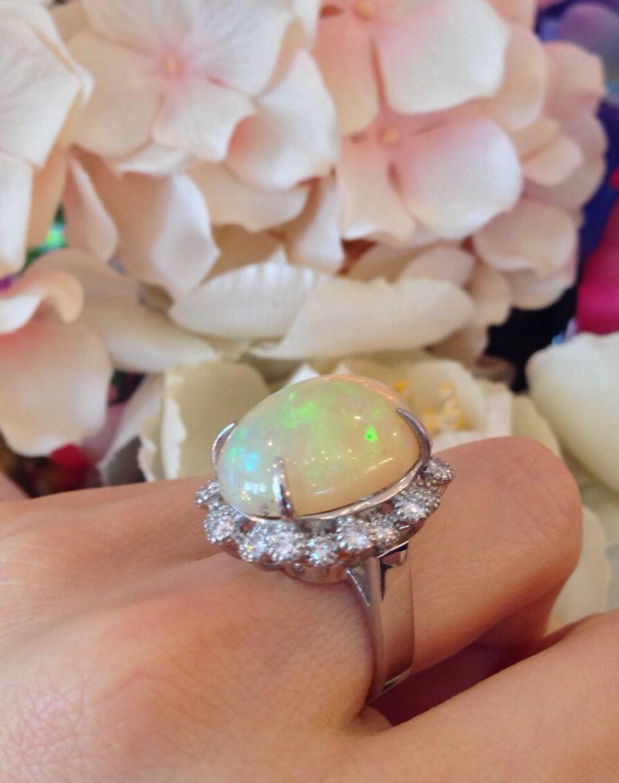 Estate 13.33 carat Natural Opal and Diamond Ring in Platinum For Sale 3