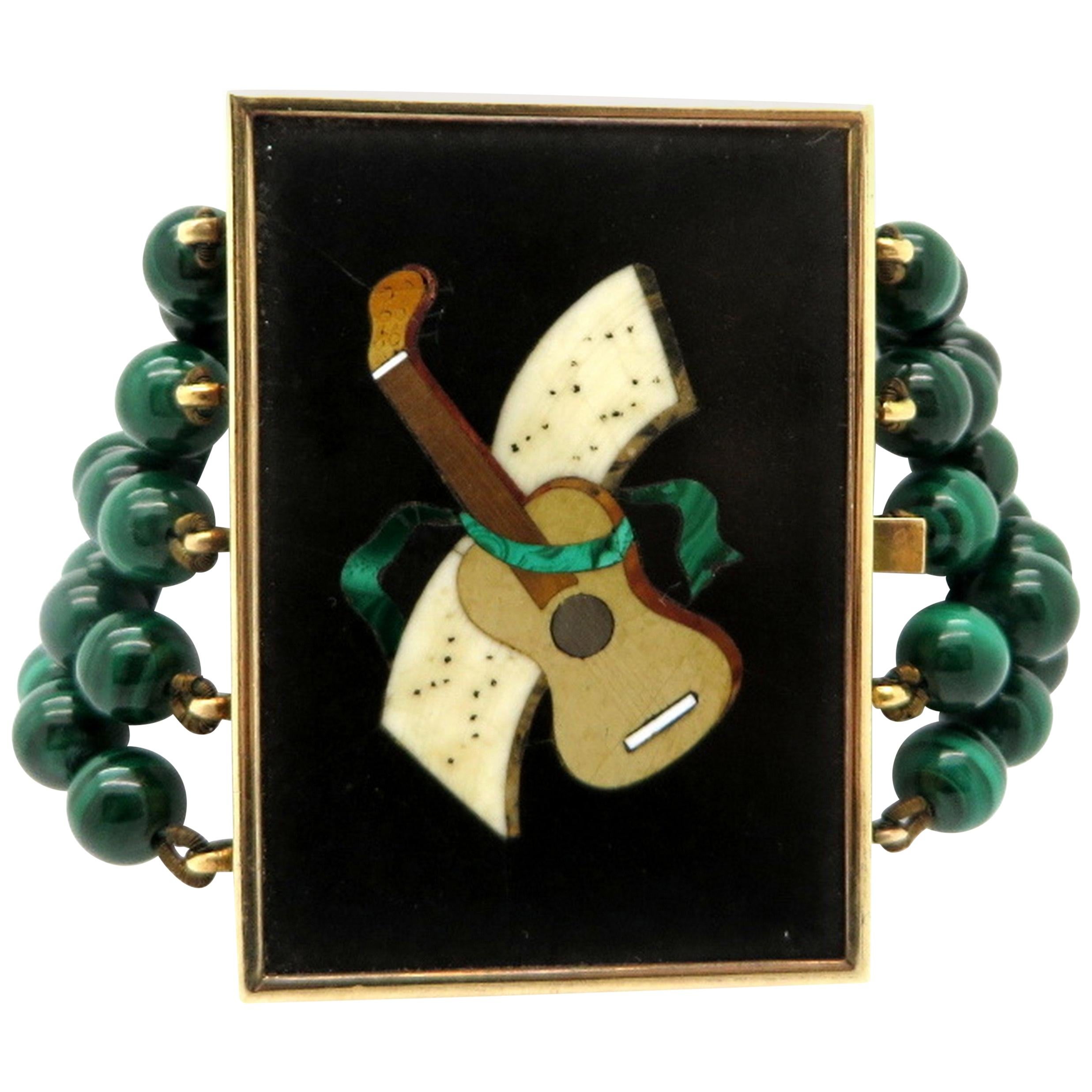 Bracelet fantaisie style guitare en or 14 carats et malachite, unique en son genre en vente