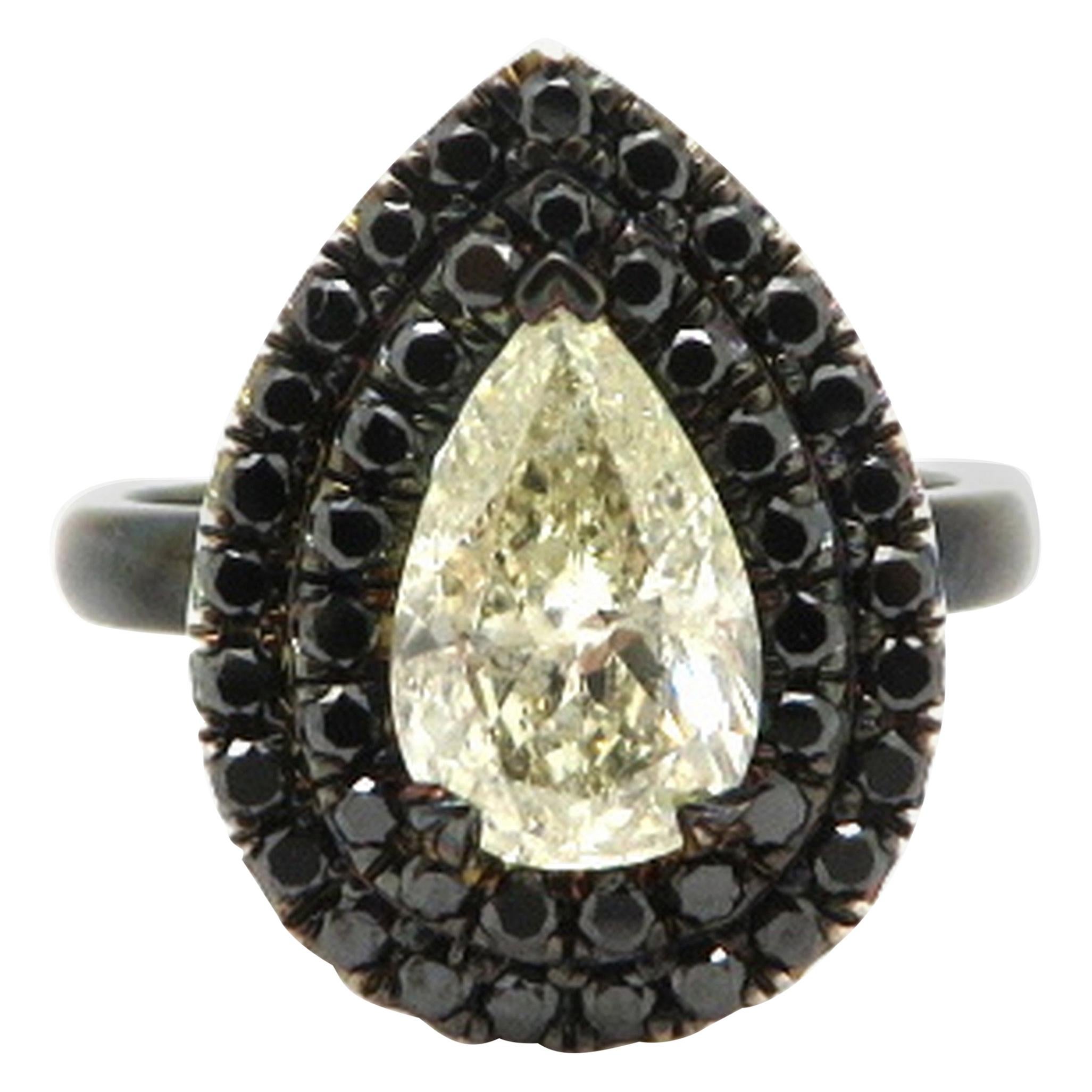 Estate 14 Karat White Gold Black Rhodium 1.50 Carat Pear Shaped Diamond Ring For Sale