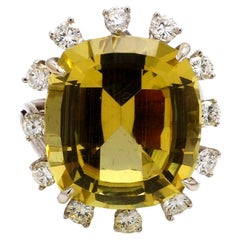 Bague cocktail en or blanc 14 carats avec béryl jaune et halo de diamants, ancienne propriété