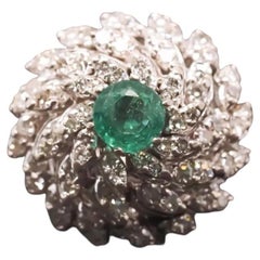 Estate 14K 1970 Bague de cocktail en or blanc 14K avec émeraudes et diamants - VHK#994A