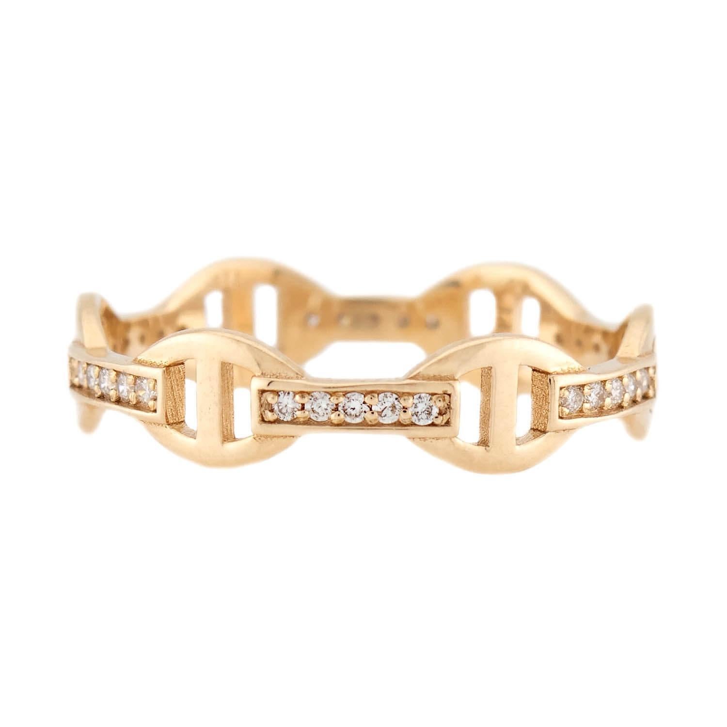 A fashionable Estate anchor chain link ring with a classic 