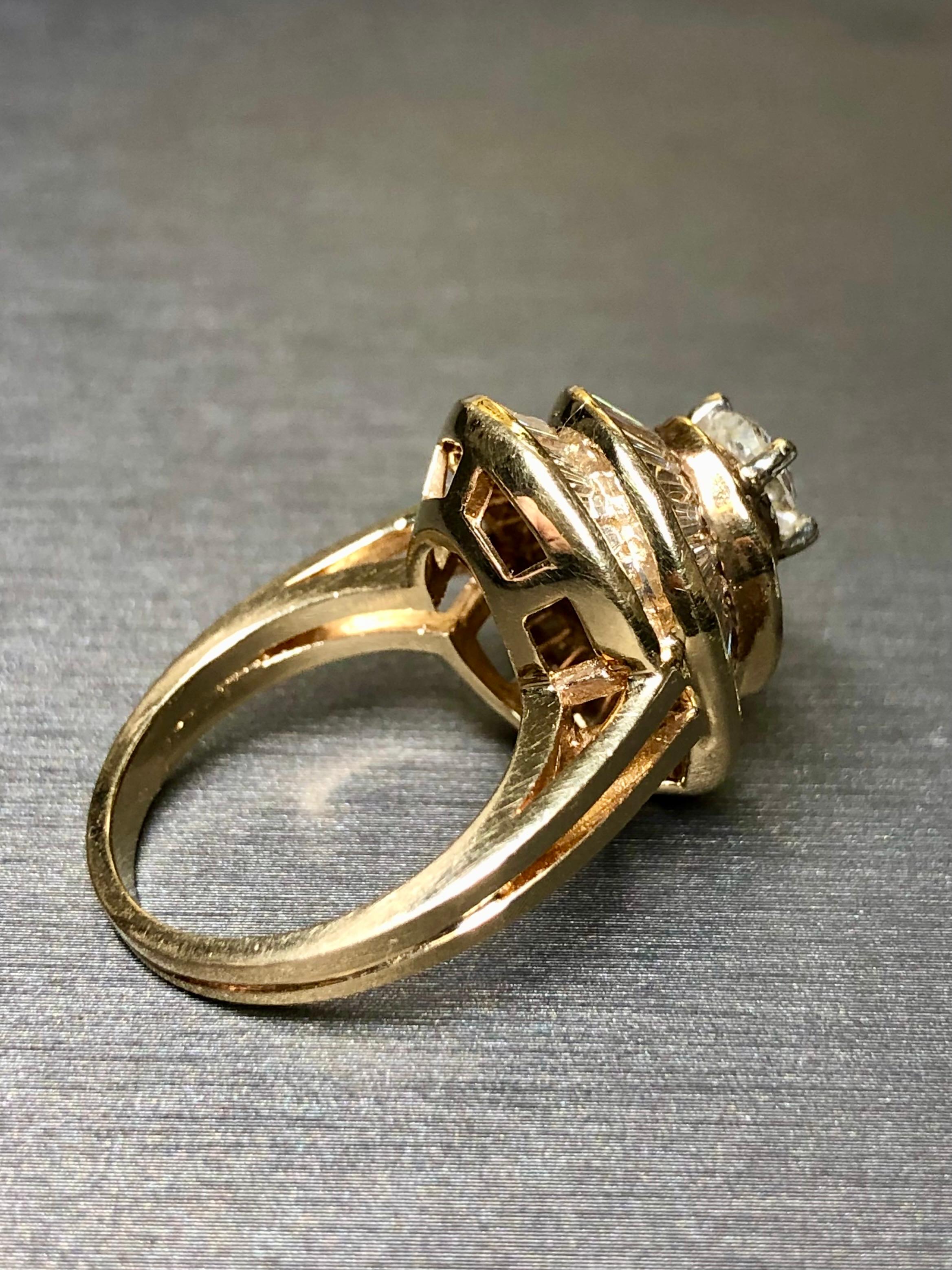 Nachlass 14K Baguette Oval Großer Spiral Cocktail Solitär Ring 5,40cttw H Vs Gr. 6 im Zustand „Gut“ im Angebot in Winter Springs, FL