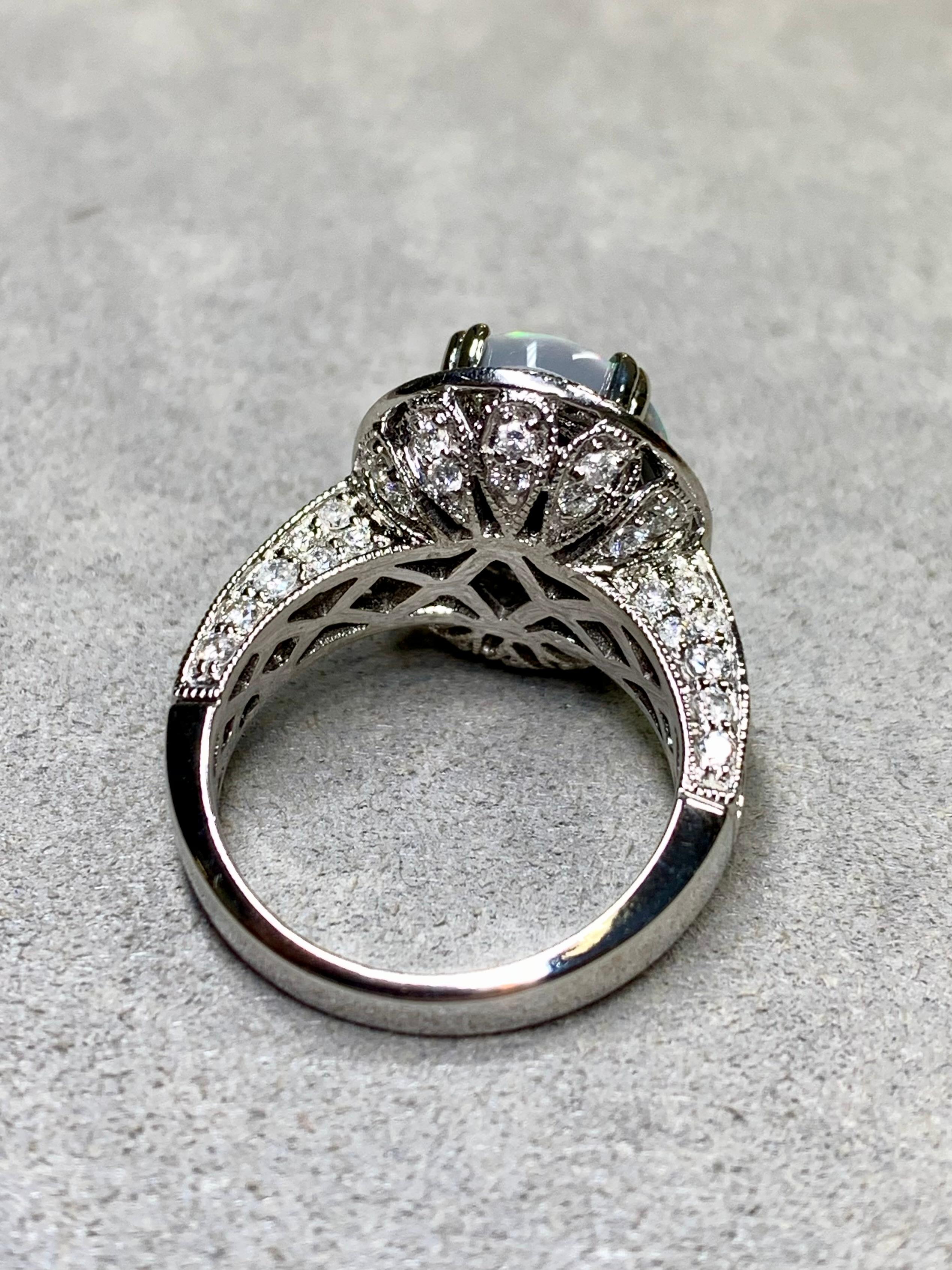 Contemporaneo Estate 14K Opale Nero Diamante Pavé Halo Diamante Anello Cocktail 4.86ctw Sz 7.25 in vendita