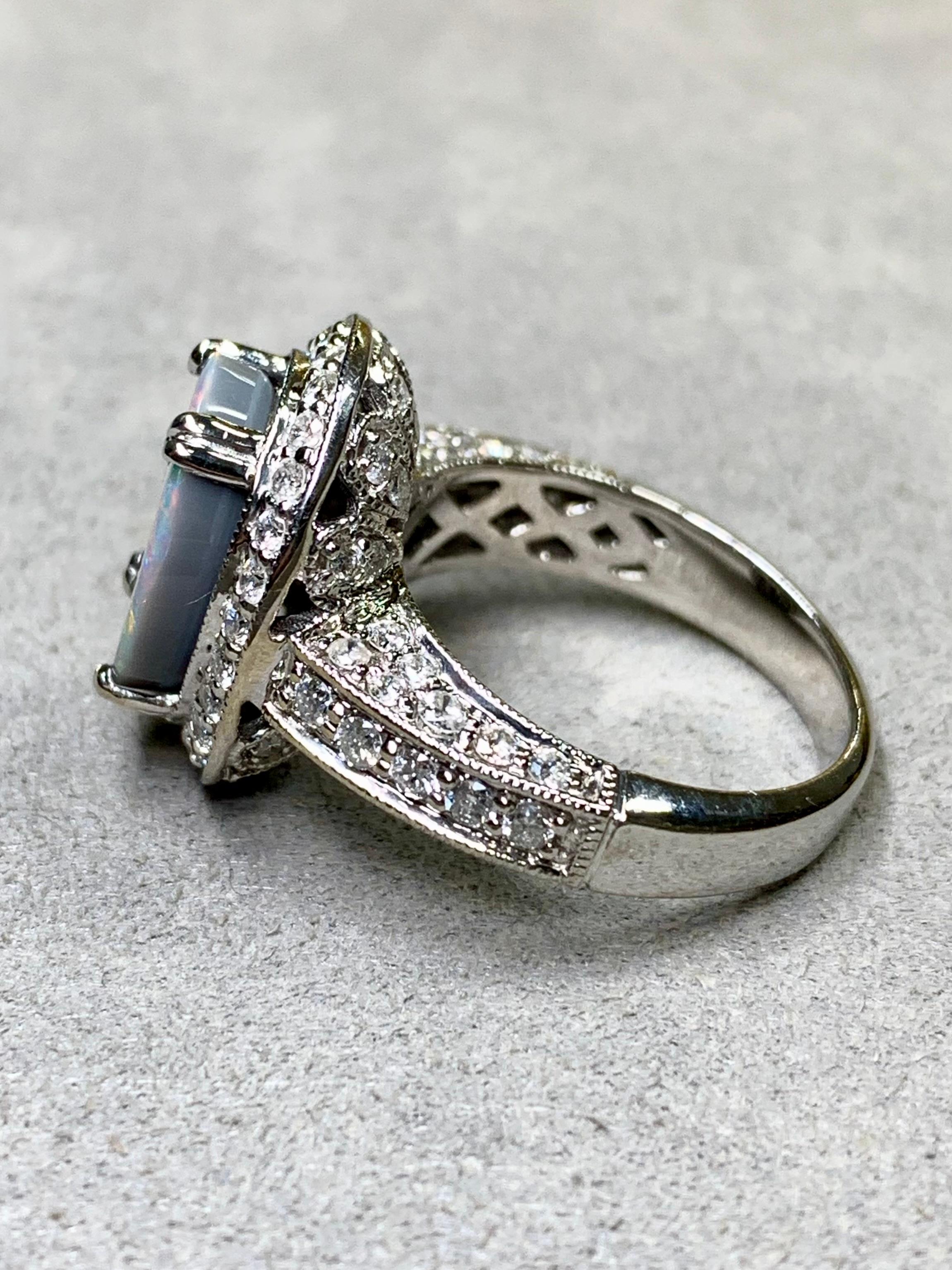 Taglio ovale Estate 14K Opale Nero Diamante Pavé Halo Diamante Anello Cocktail 4.86ctw Sz 7.25 in vendita