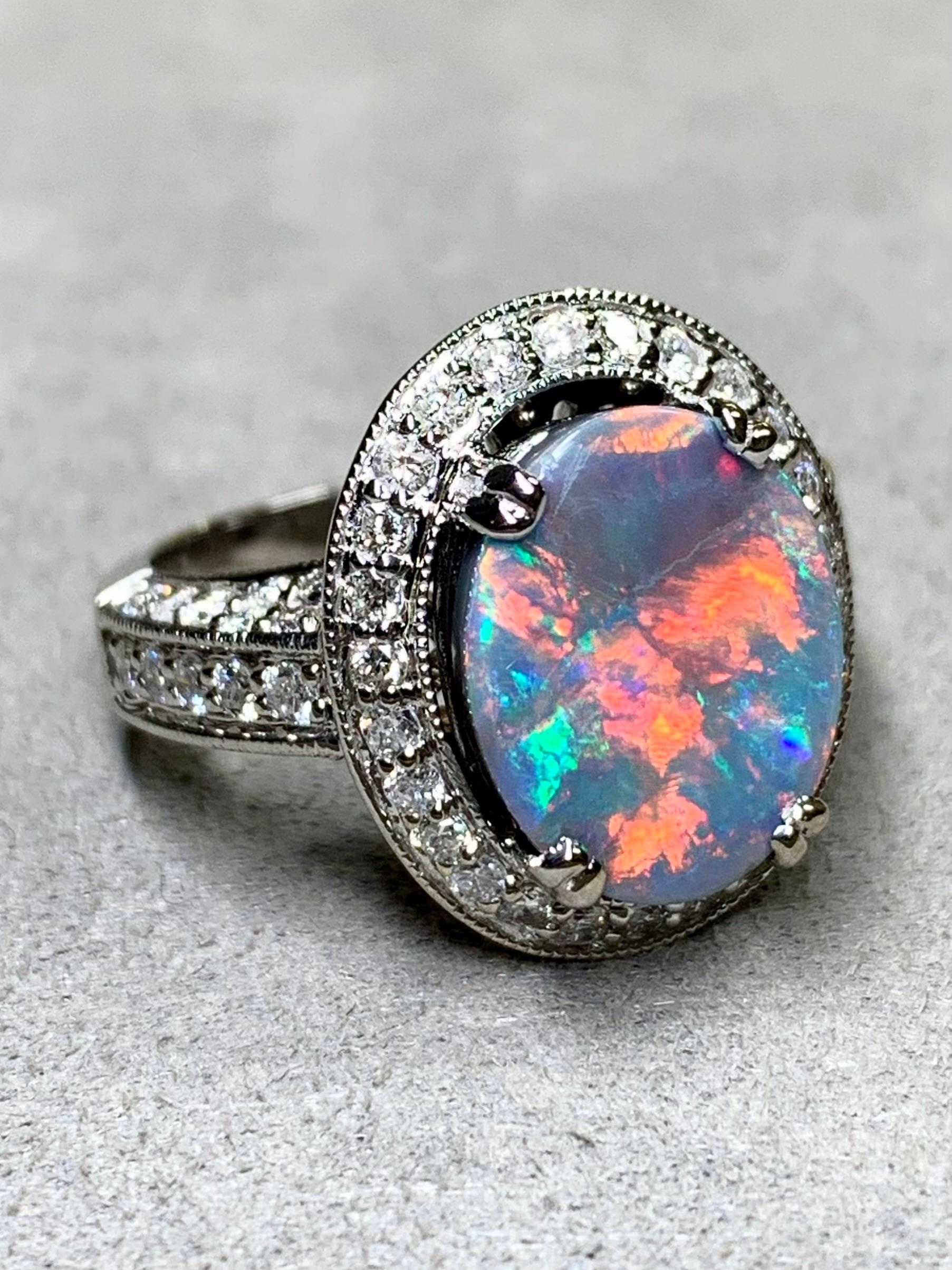 Estate 14K Opale Nero Diamante Pavé Halo Diamante Anello Cocktail 4.86ctw Sz 7.25 In condizioni buone in vendita a Winter Springs, FL