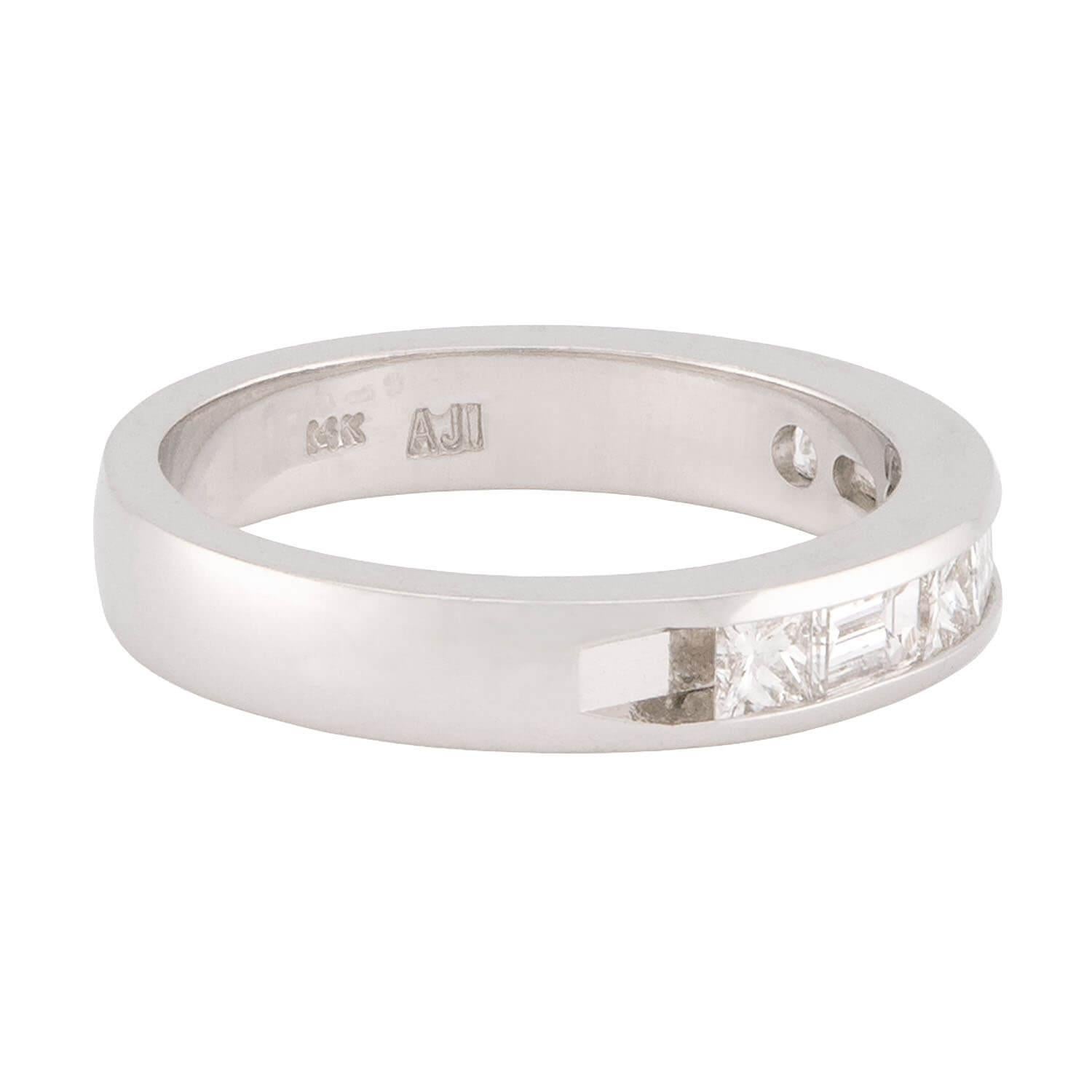 Anillo de media eternidad con diamantes de 14k Moderno en venta