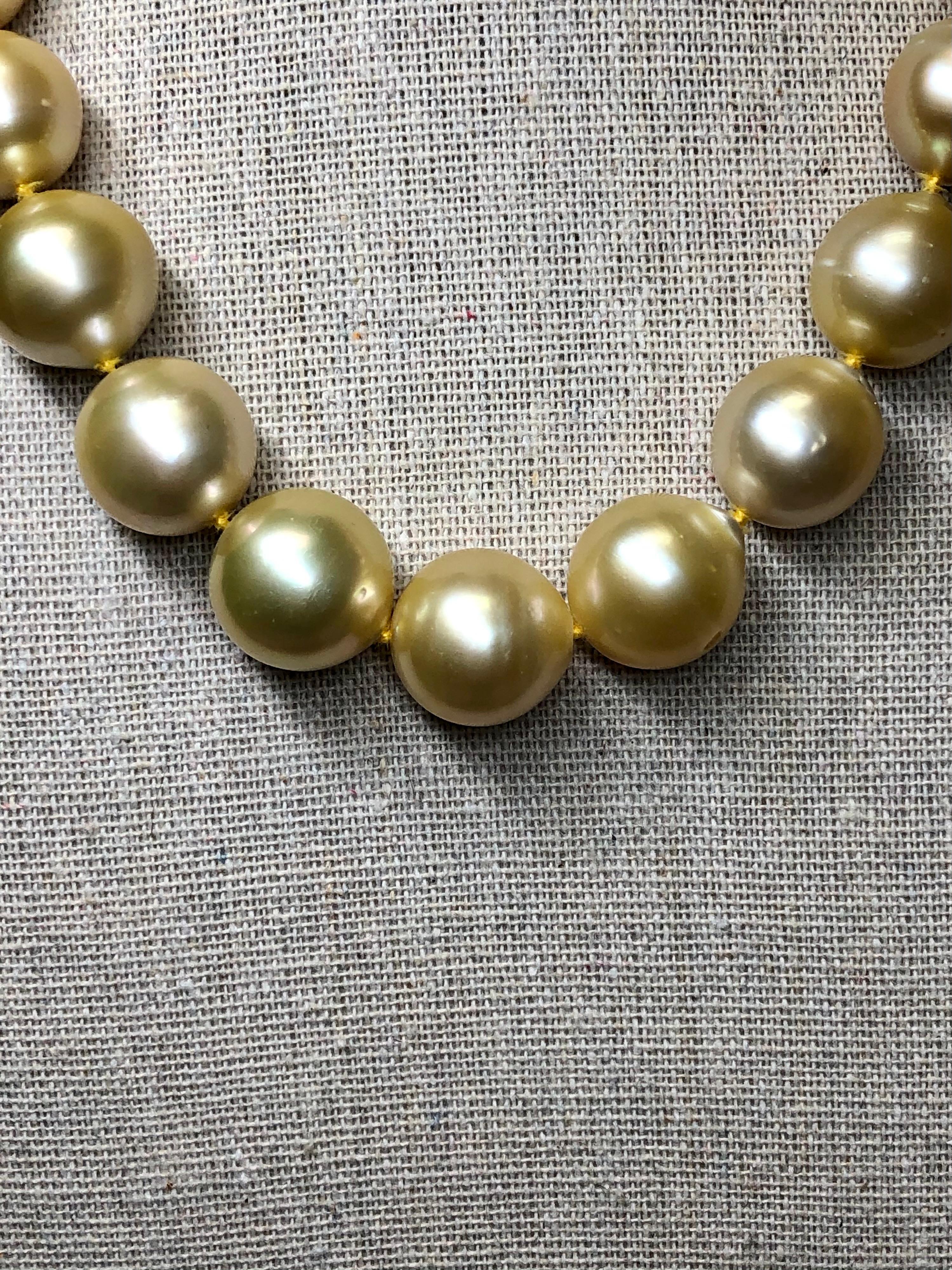 Estate 14K Golden South Sea Pearl Strand Necklace 13.2mm - 16.1mm 17.5” In Excellent Condition In Winter Springs, FL