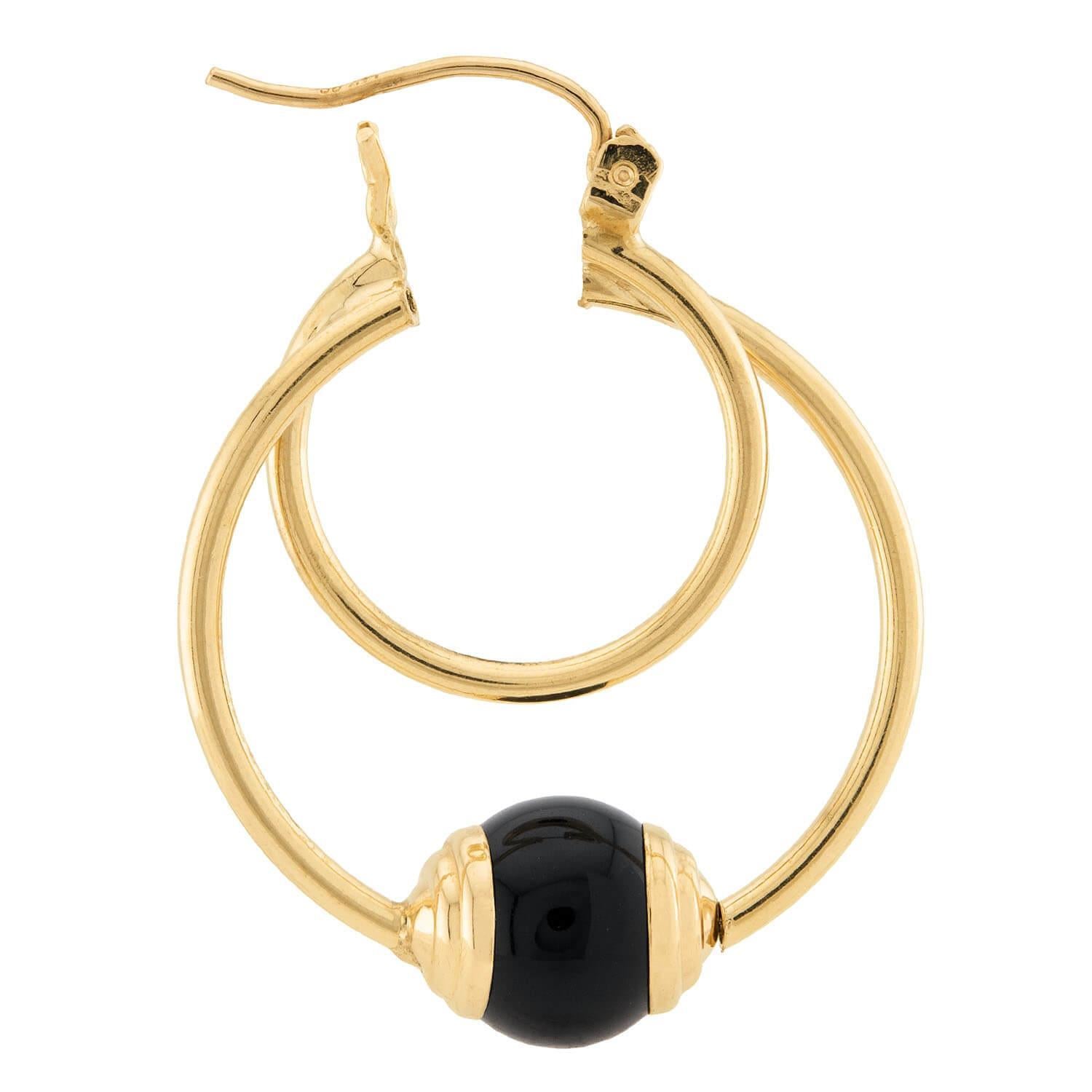Ein fabelhaftes Paar goldener Reif-Ohrringe aus Nachlass! Jeder Ohrring ist aus 14 Karat Gelbgold gefertigt und besteht aus zwei nebeneinander liegenden Goldreifen. Der kleinere Reifen ist glatt und einfach und kann sich nicht frei innerhalb des