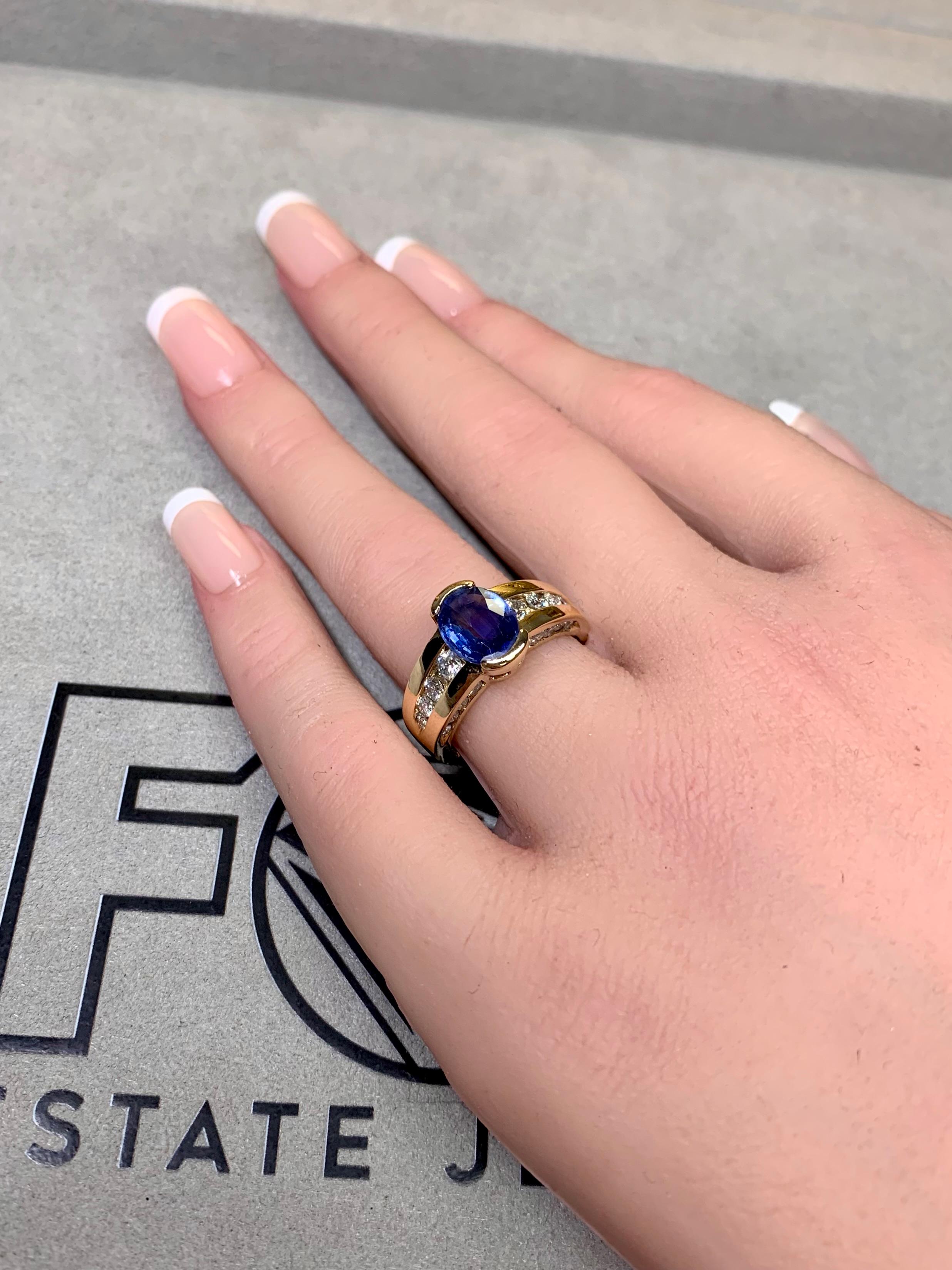 Anillo de cóctel de diamantes con zafiro en medio bisel ovalado de 14 quilates con caña europea 2,42 ct en venta 4