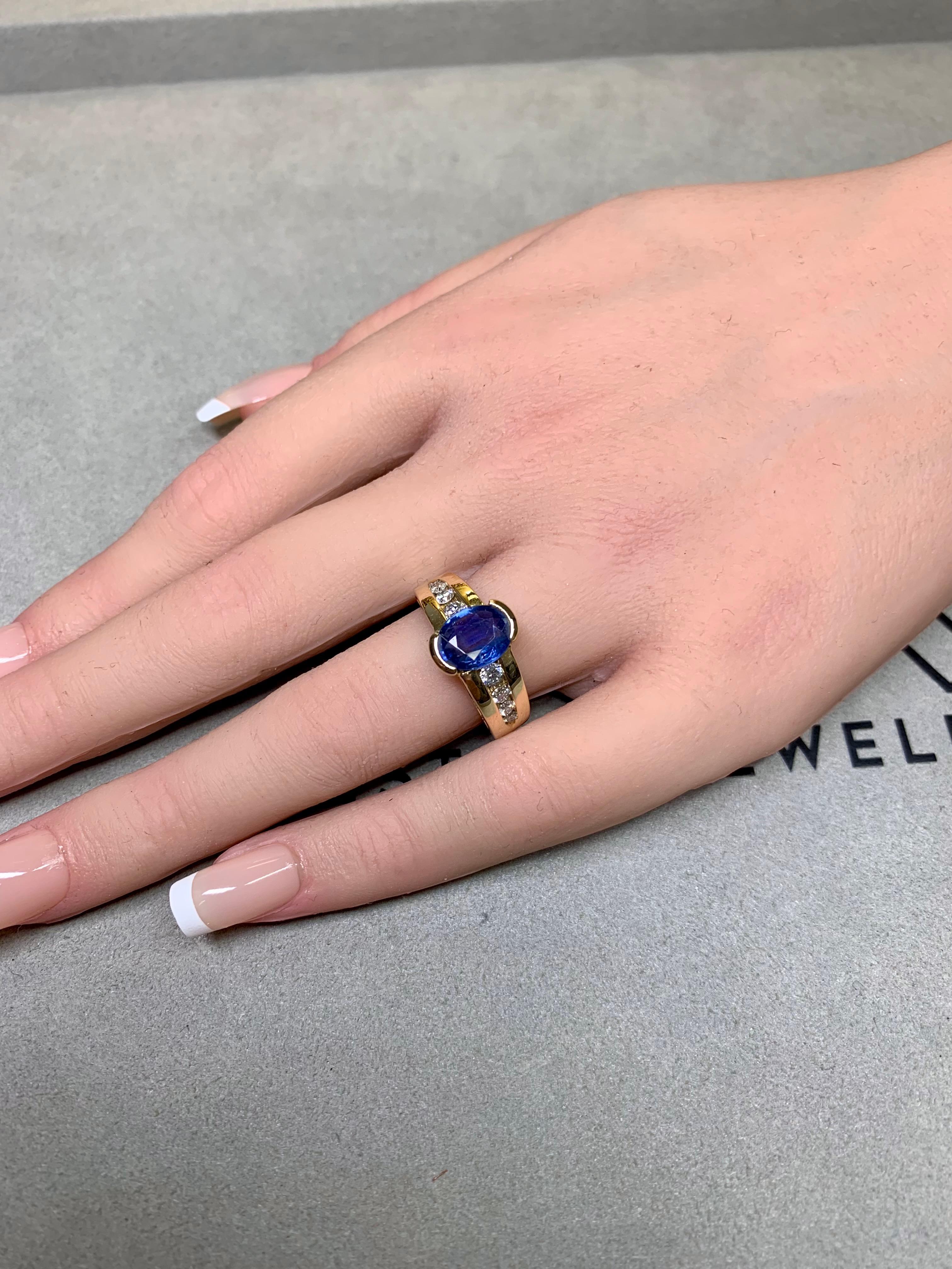 Anillo de cóctel de diamantes con zafiro en medio bisel ovalado de 14 quilates con caña europea 2,42 ct en venta 3