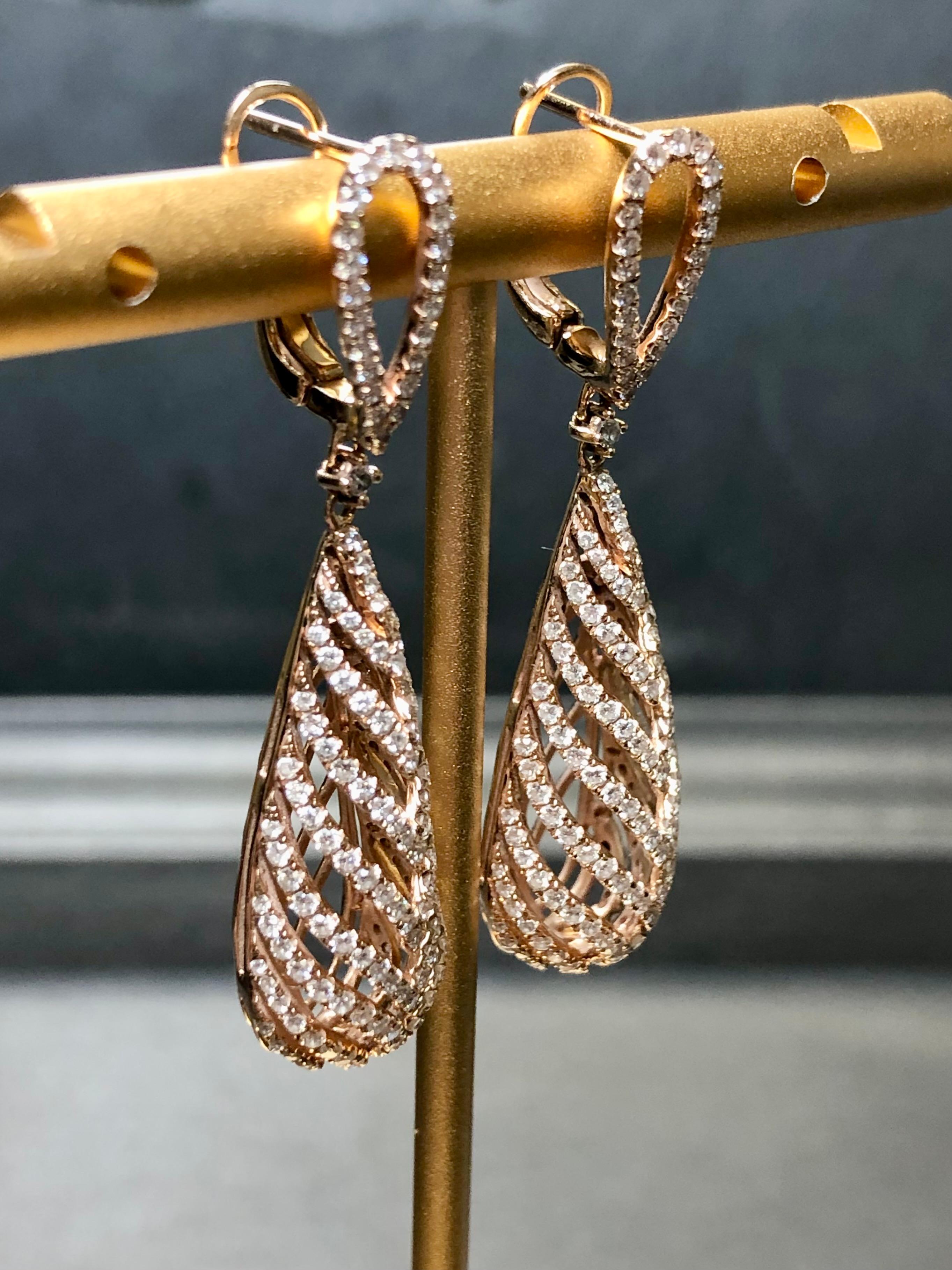 Estate 14K Rose Gold Openwork Diamond Teardrop Dangle Earrings 3.20cttw  In Excellent Condition For Sale In Winter Springs, FL