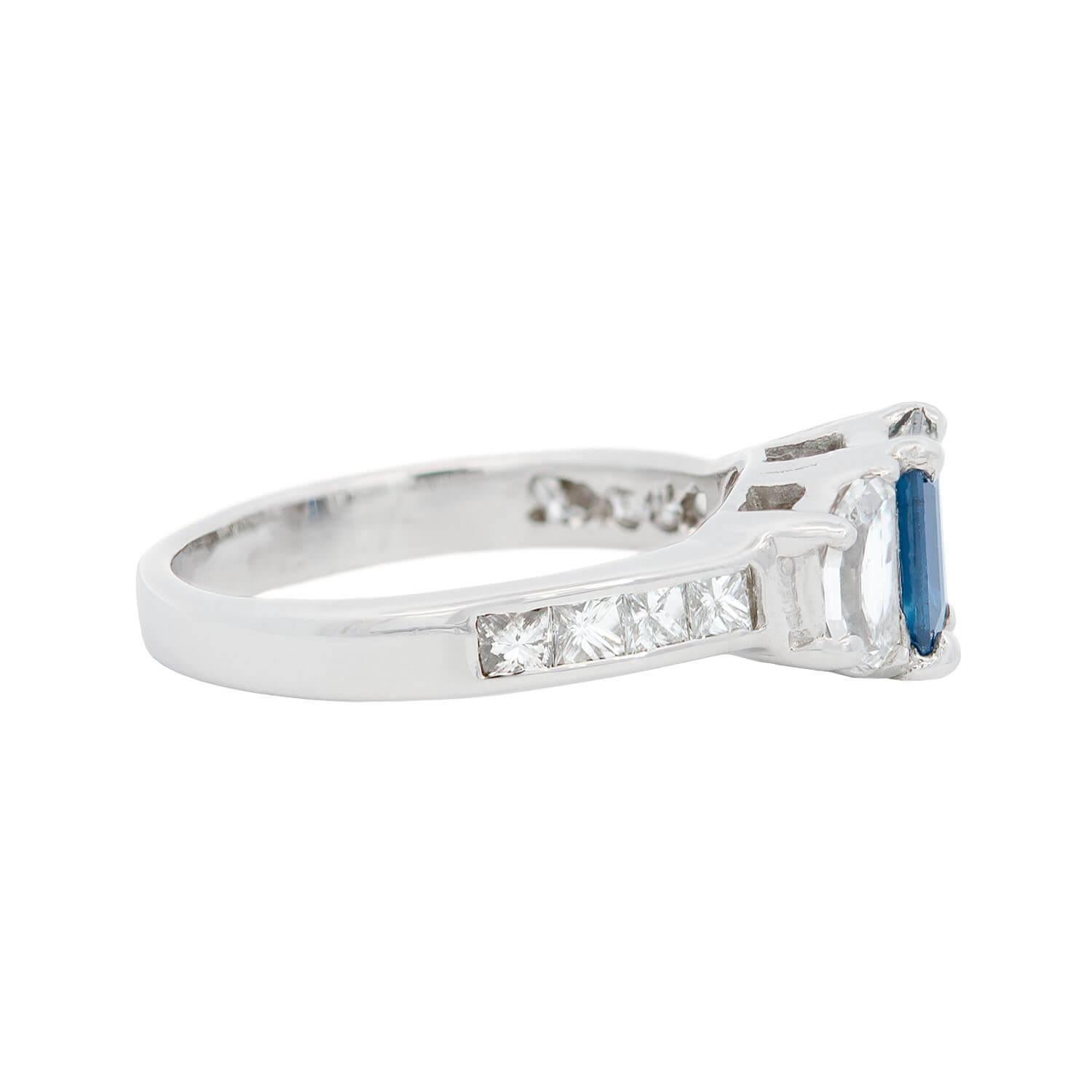 Contemporain Bague de fiançailles de succession en saphir 14 carats et diamants en vente