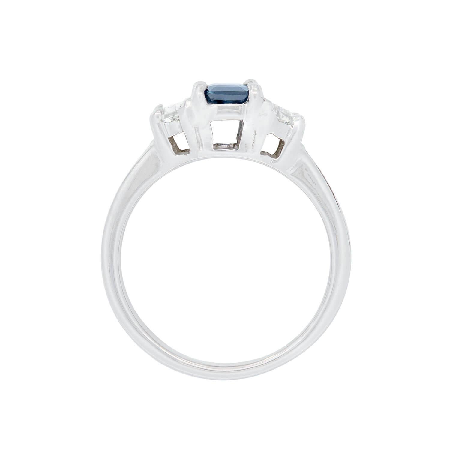 Taille mixte Bague de fiançailles de succession en saphir 14 carats et diamants en vente