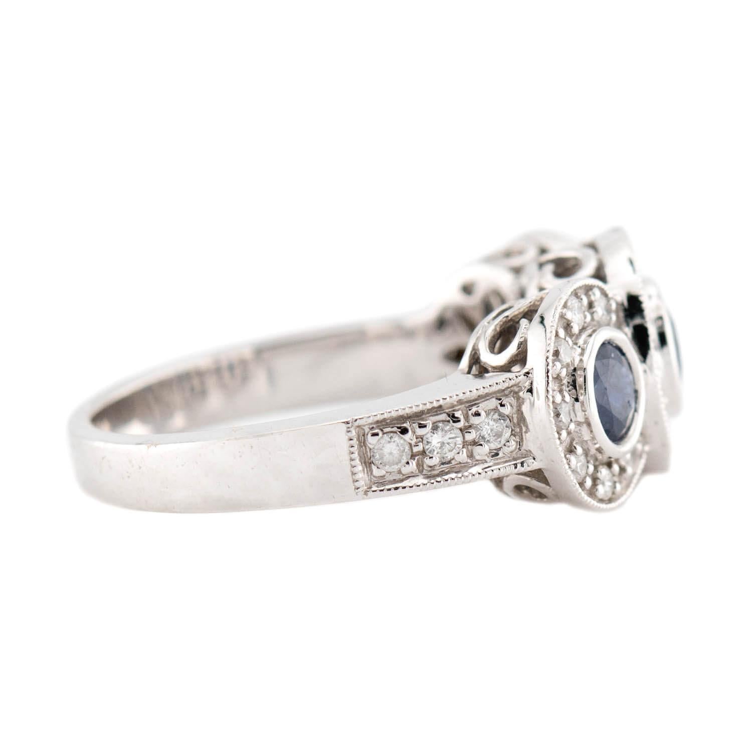 Moderne Estate 14K Sapphire & Diamond 3 Stone Ring en vente