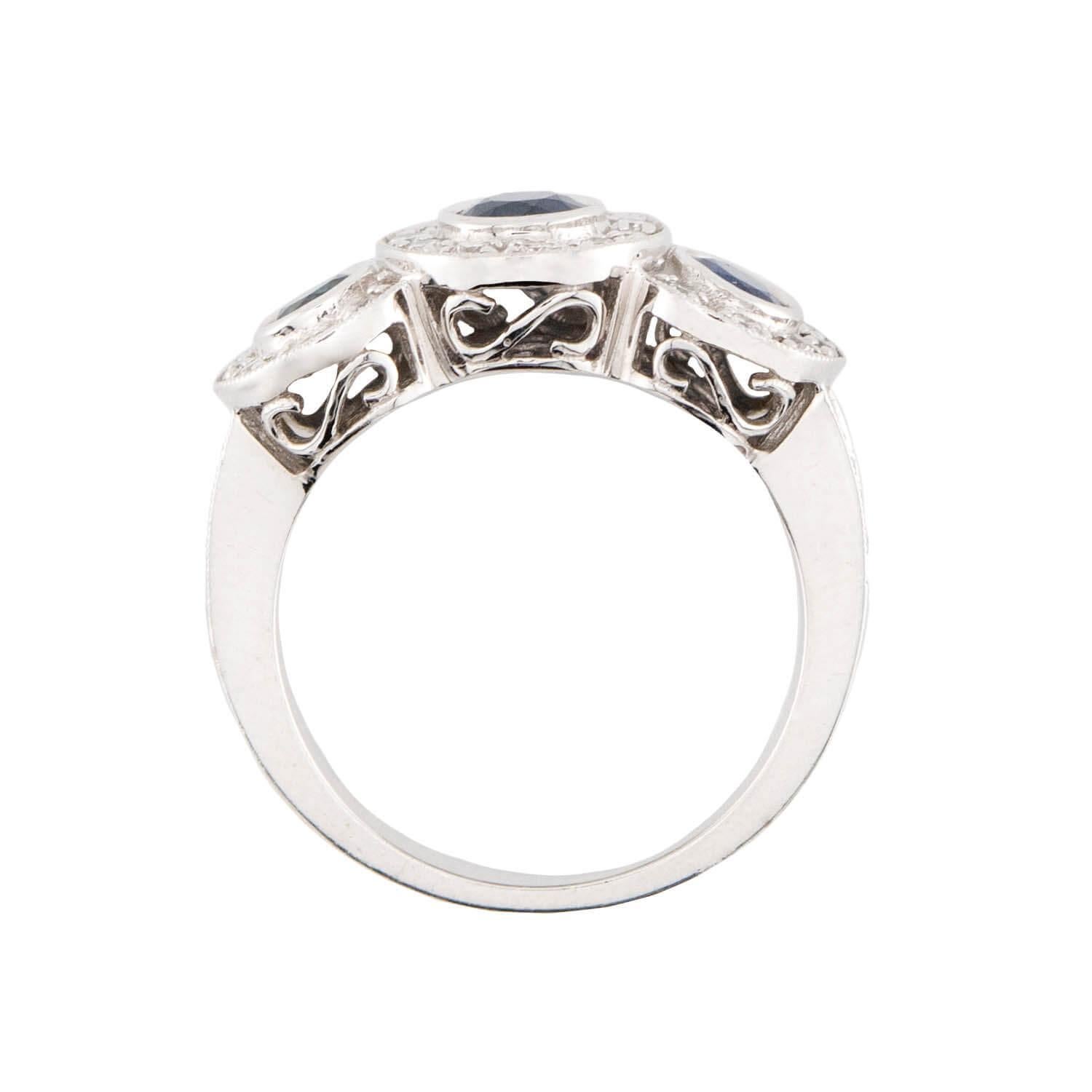 Taille ronde Estate 14K Sapphire & Diamond 3 Stone Ring en vente