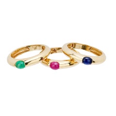 Lot de trois bagues en saphir, rubis et émeraude 14k