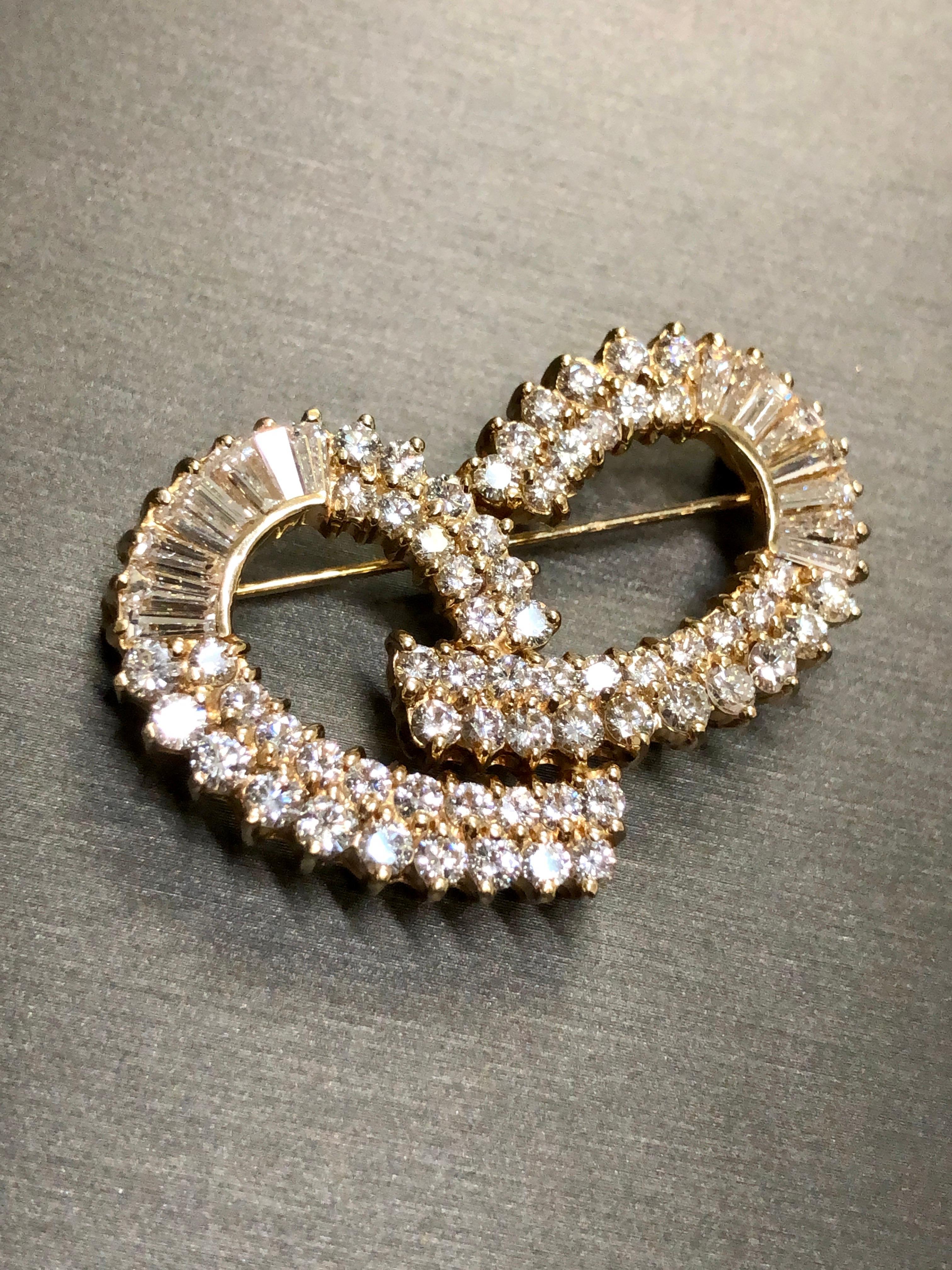 Women's or Men's Estate 14k Swirl Ribbon Baguette Round Diamond Brooch Pin 6.40cttw G Vs1 For Sale