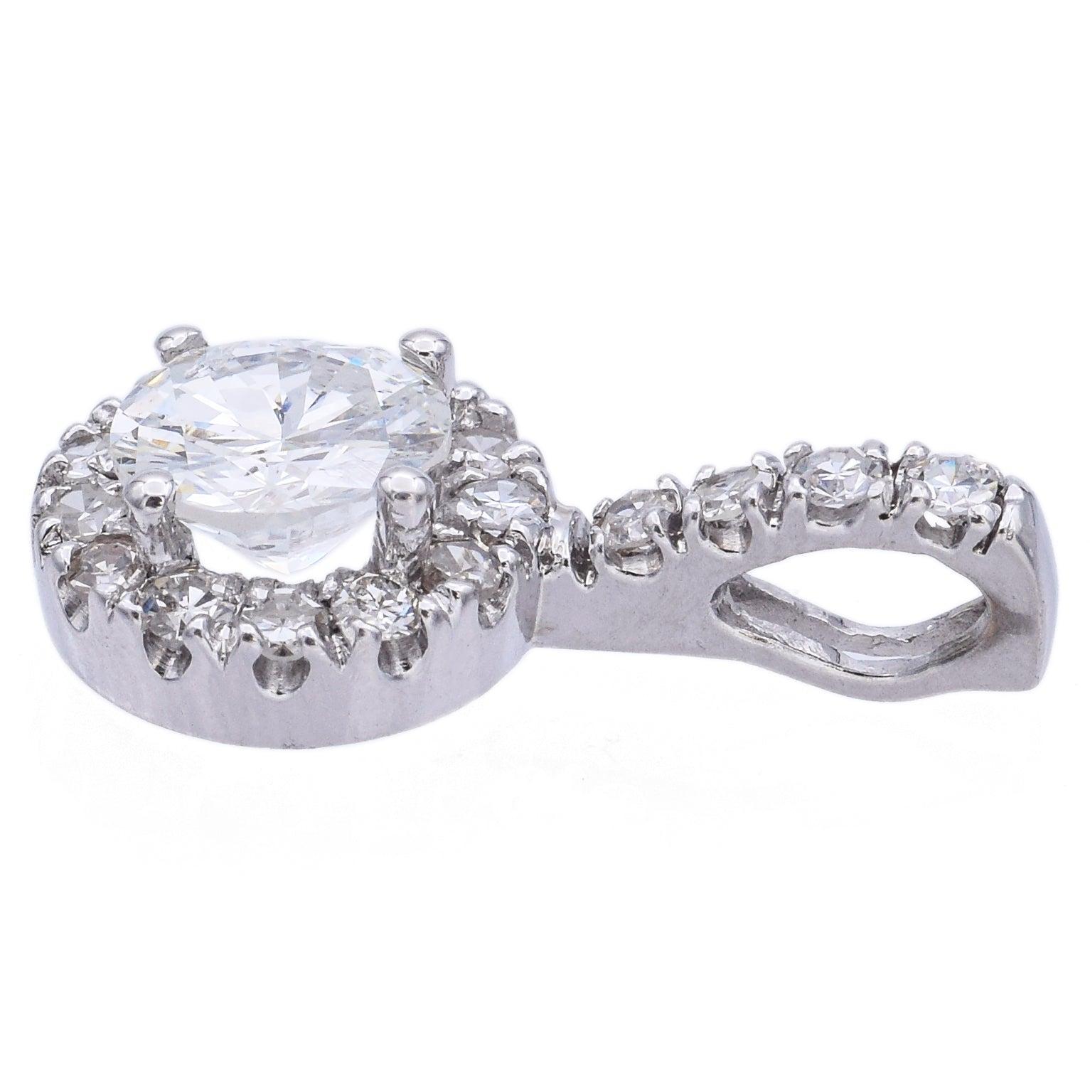 Peso: 1.8 gramos
Stone: Aprox. 1,25 TCW (1,03 ct I I2 Centro y 0,22 tcw laterales) Diamantes
Medidas: 20 x 10 mm
Sello: 14K

REFERENCIA: BR-1235-032724-09