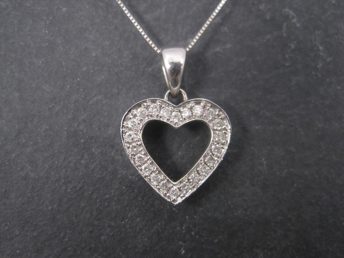 Estate 14K White Gold .25 Carat Diamond Heart Pendant Necklace For Sale 4