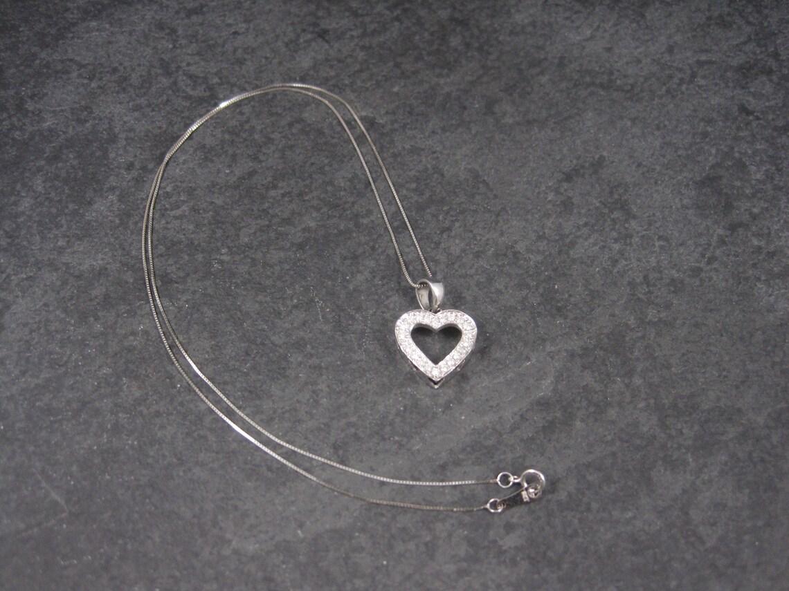 Women's Estate 14K White Gold .25 Carat Diamond Heart Pendant Necklace For Sale
