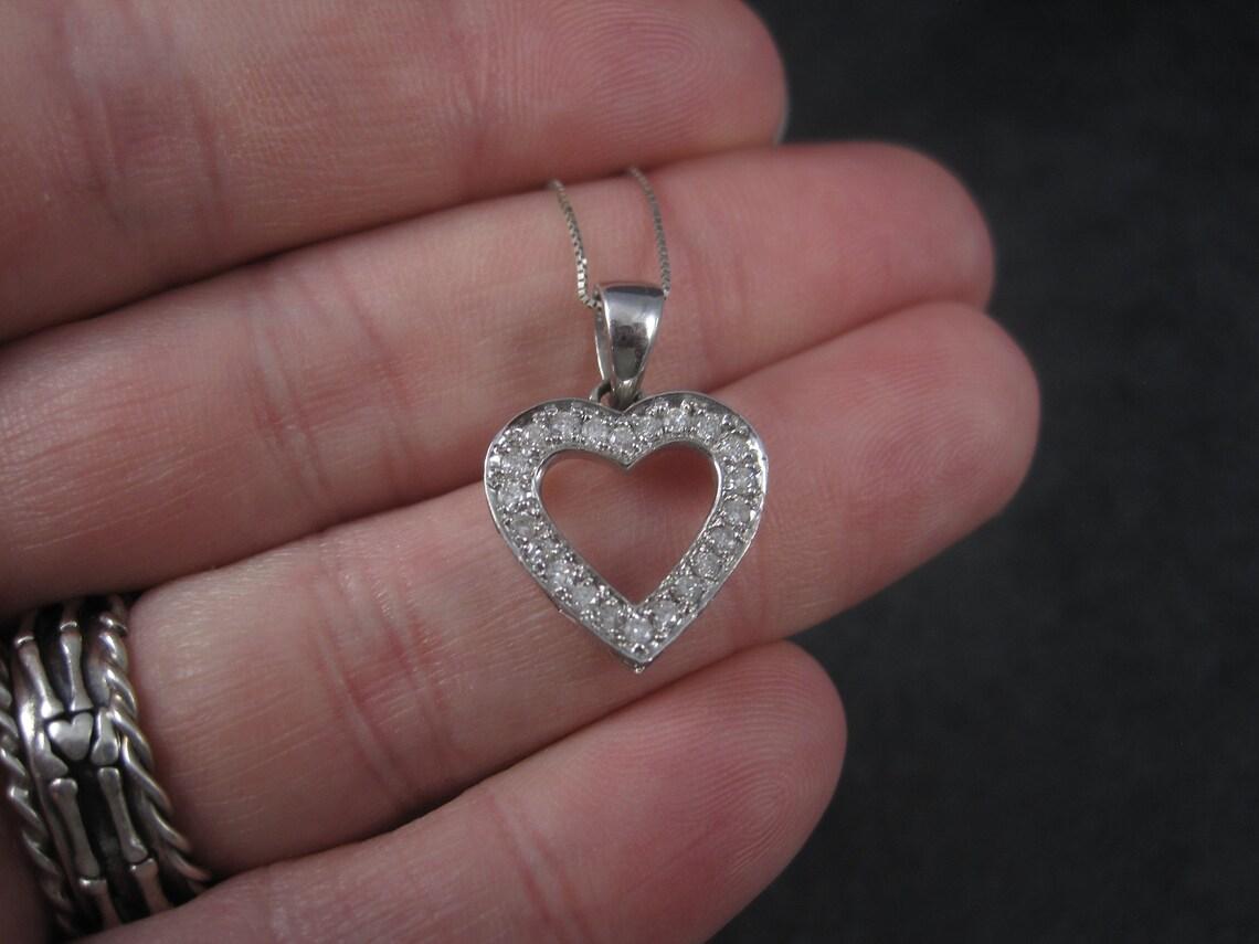 Estate 14K White Gold .25 Carat Diamond Heart Pendant Necklace For Sale 2