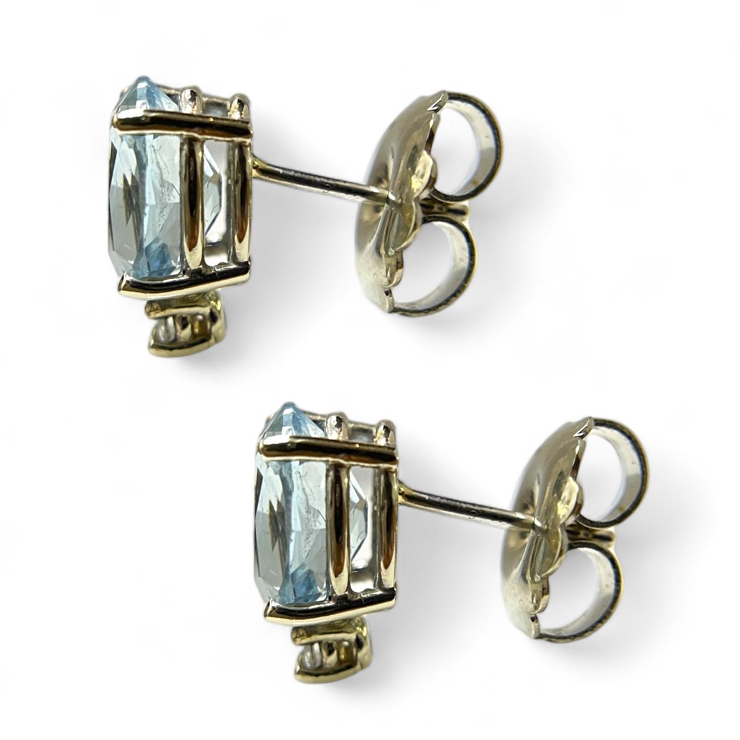 Orecchini pendenti in oro bianco 14 carati con acquamarina e diamante In condizioni ottime in vendita a New York, NY