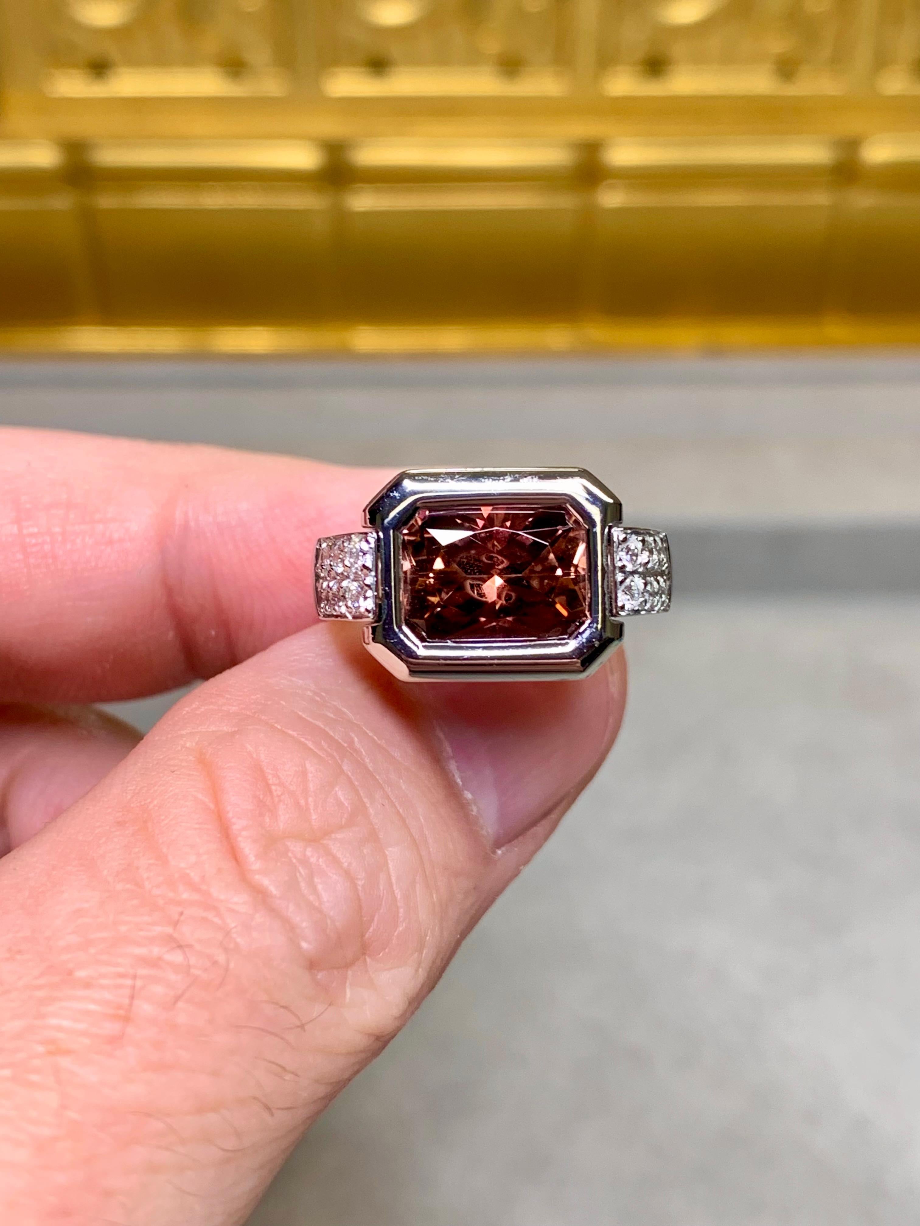 Estate 14K Weißgold Lünette Set Rosa  Turmalin abgeschrägte Kante Diamant Ring 6,5 für Damen oder Herren im Angebot