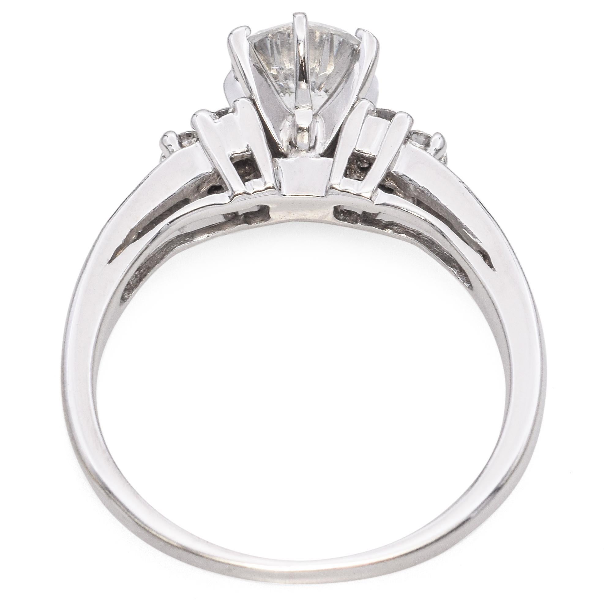 Estate Bague de fiançailles en or blanc 14k avec diamant en vente 1