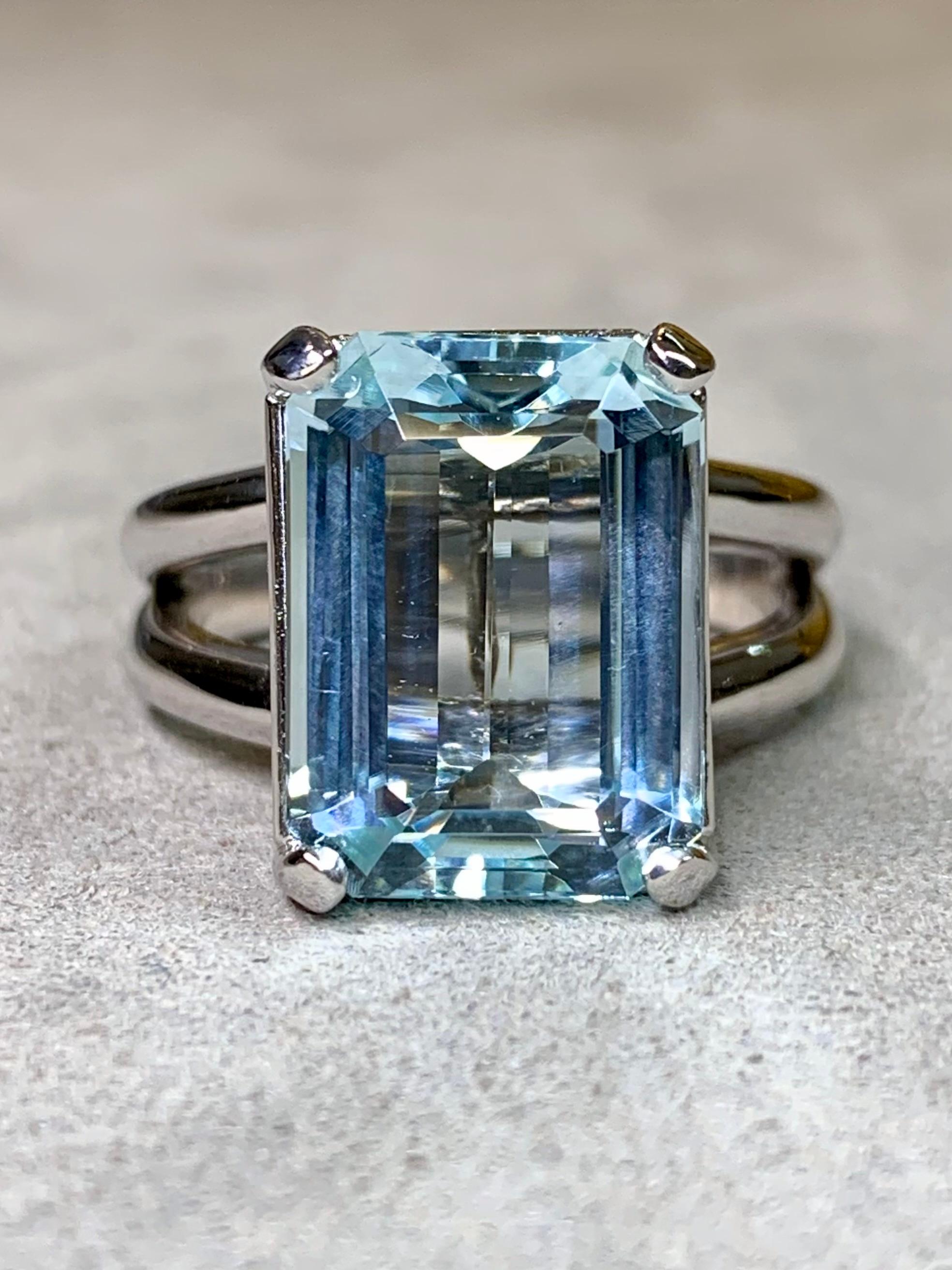 Estate 14K White Gold Emerald Cut Aquamarine Solitaire Cocktail Ring 10.17ct In Good Condition For Sale In Winter Springs, FL