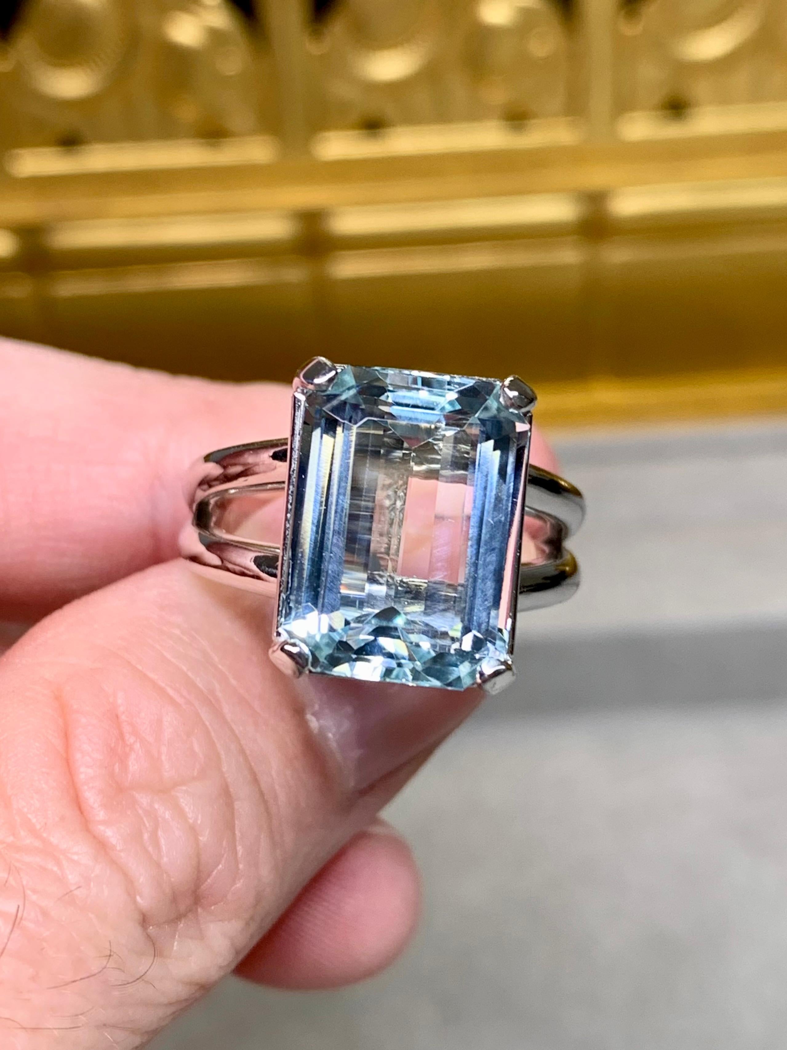 Women's or Men's Estate 14K White Gold Emerald Cut Aquamarine Solitaire Cocktail Ring 10.17ct For Sale