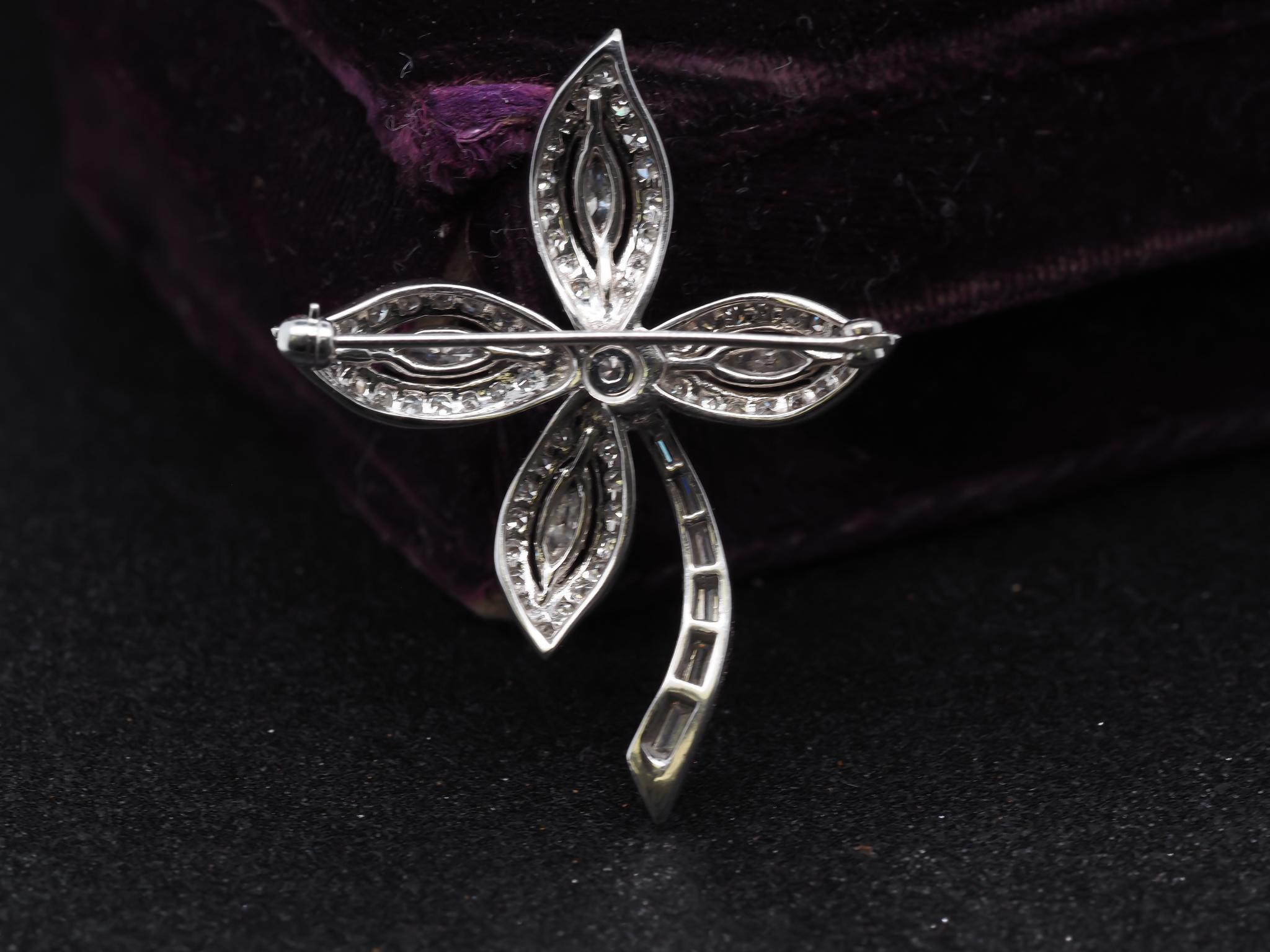 Estate 14K White Gold Flower Brooch with Diamonds For Sale 1