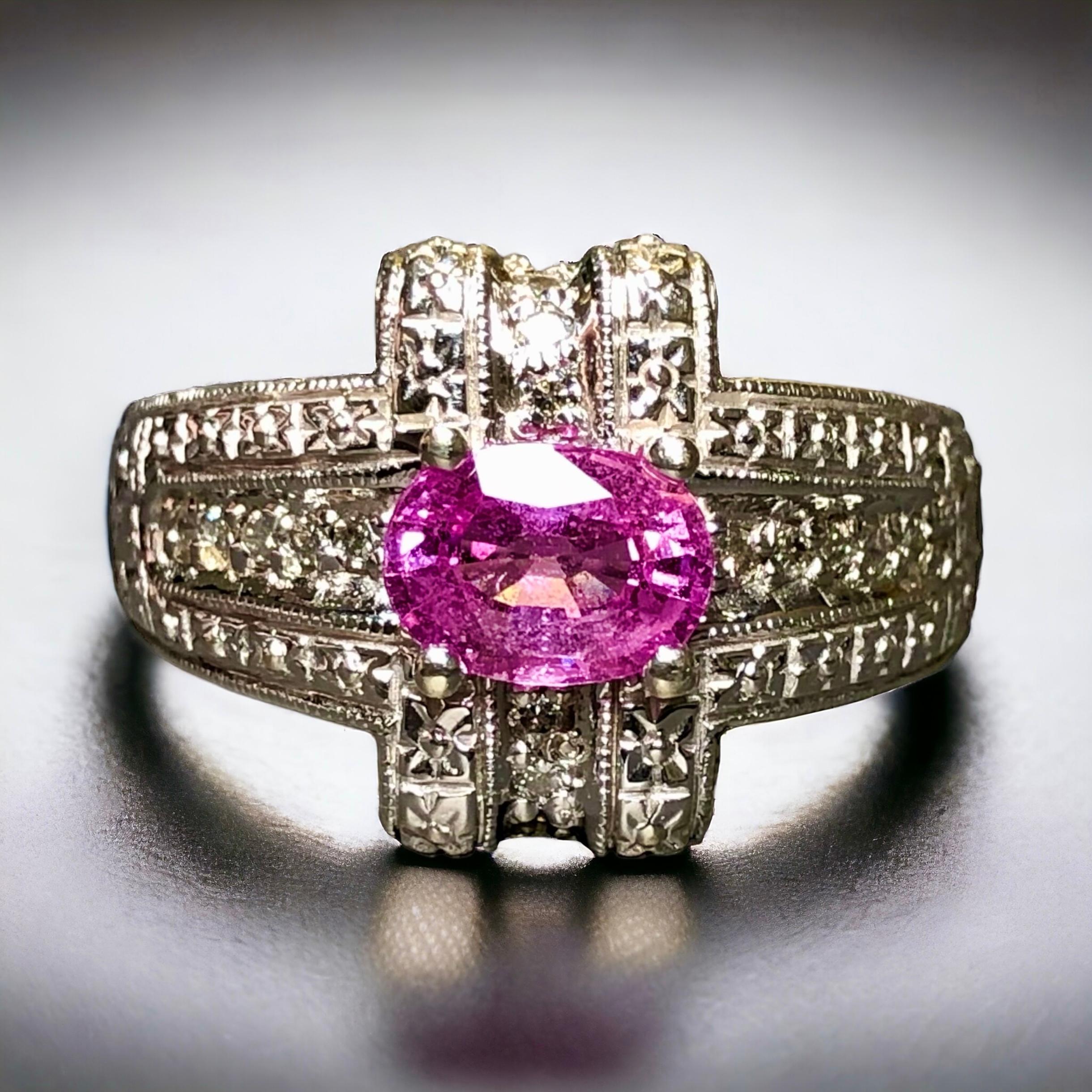 Anello da cocktail in oro bianco 14 carati con zaffiro rosa ovale e diamante in filigrana In condizioni buone in vendita a Winter Springs, FL