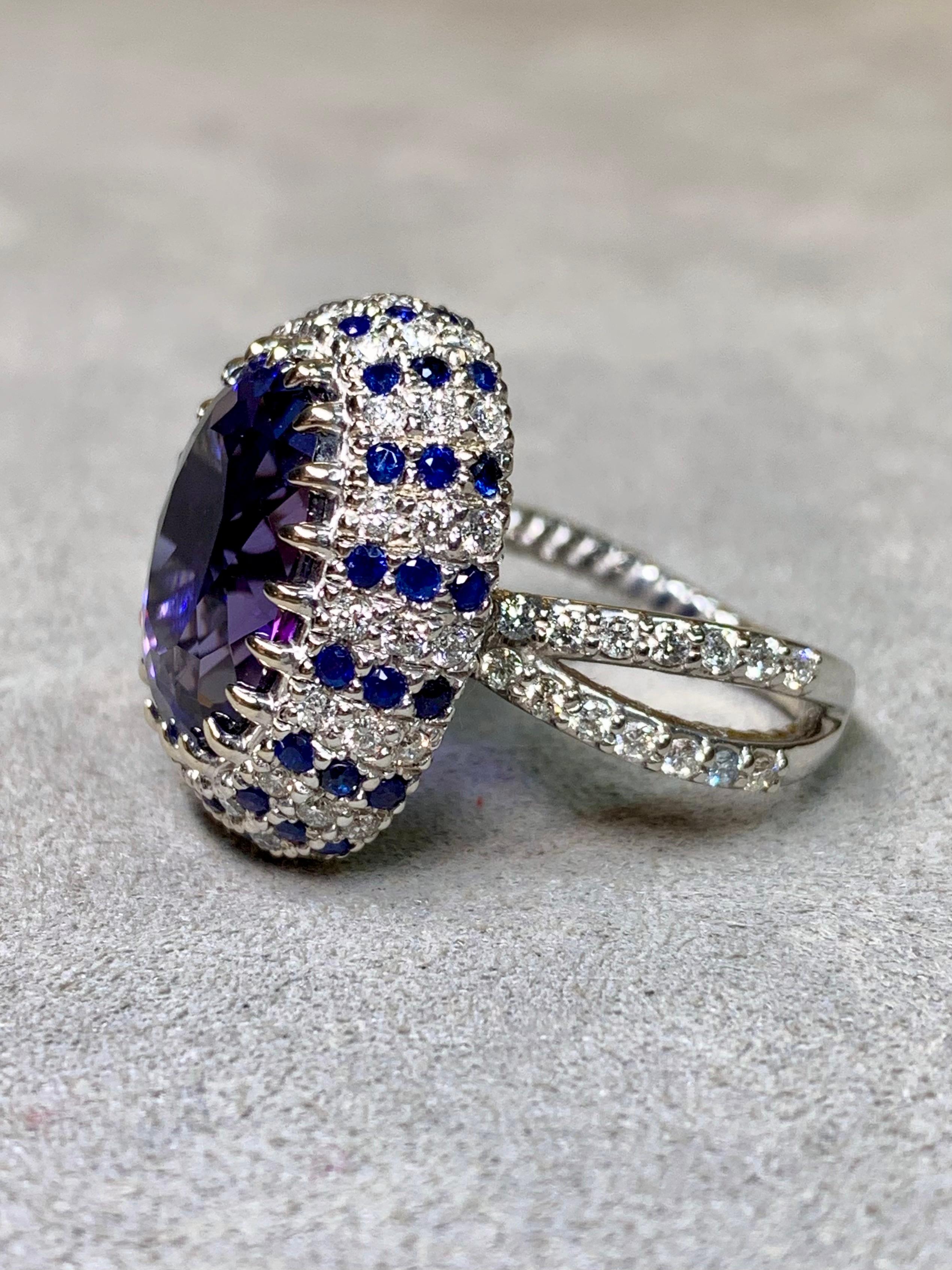 Diamante tanzanita zafiro ovalado de oro blanco de 14 quilates Estate  Anillo de cóctel 11,70ctw Corte oval en venta