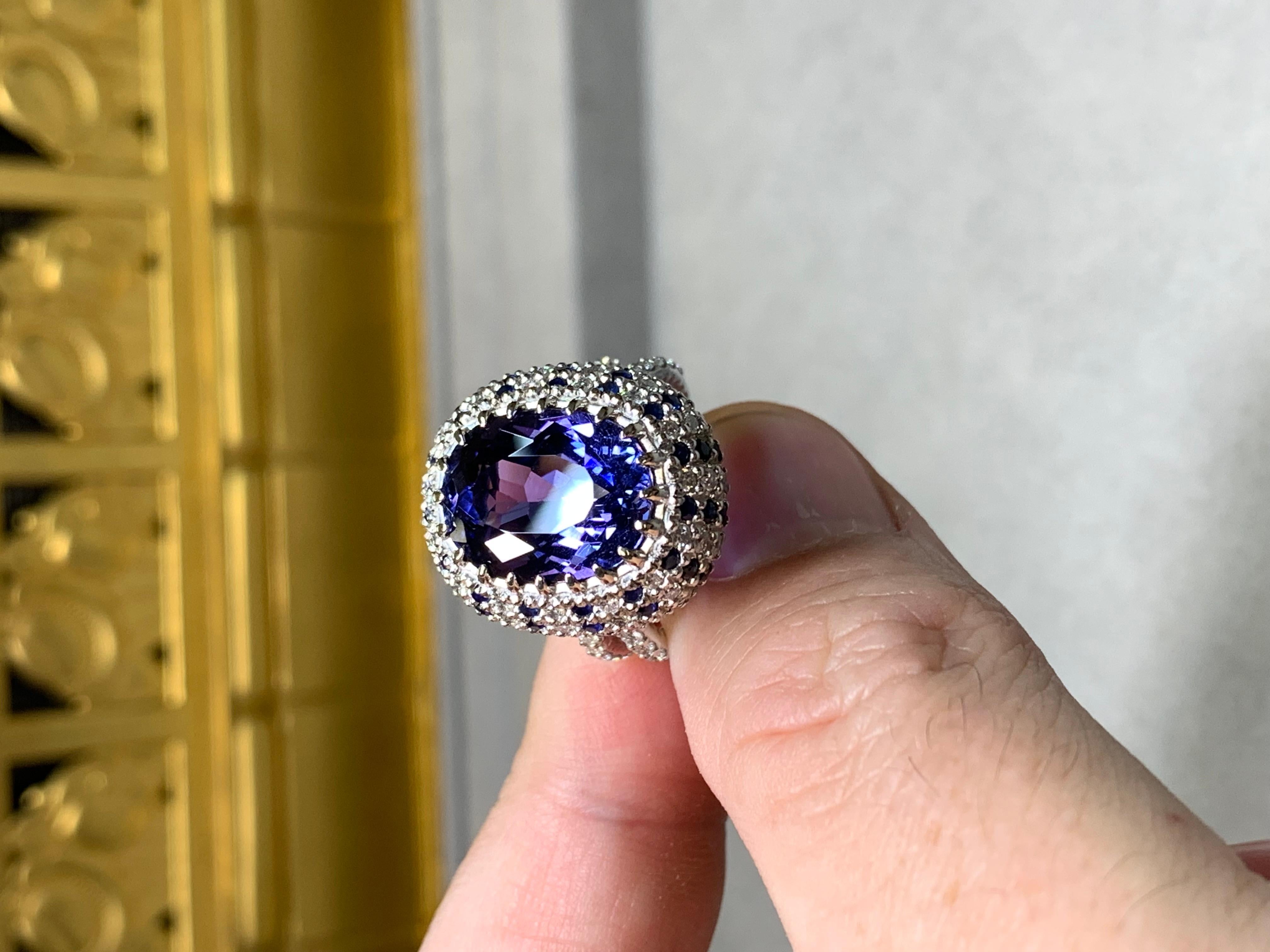 Diamante tanzanita zafiro ovalado de oro blanco de 14 quilates Estate  Anillo de cóctel 11,70ctw en venta 1