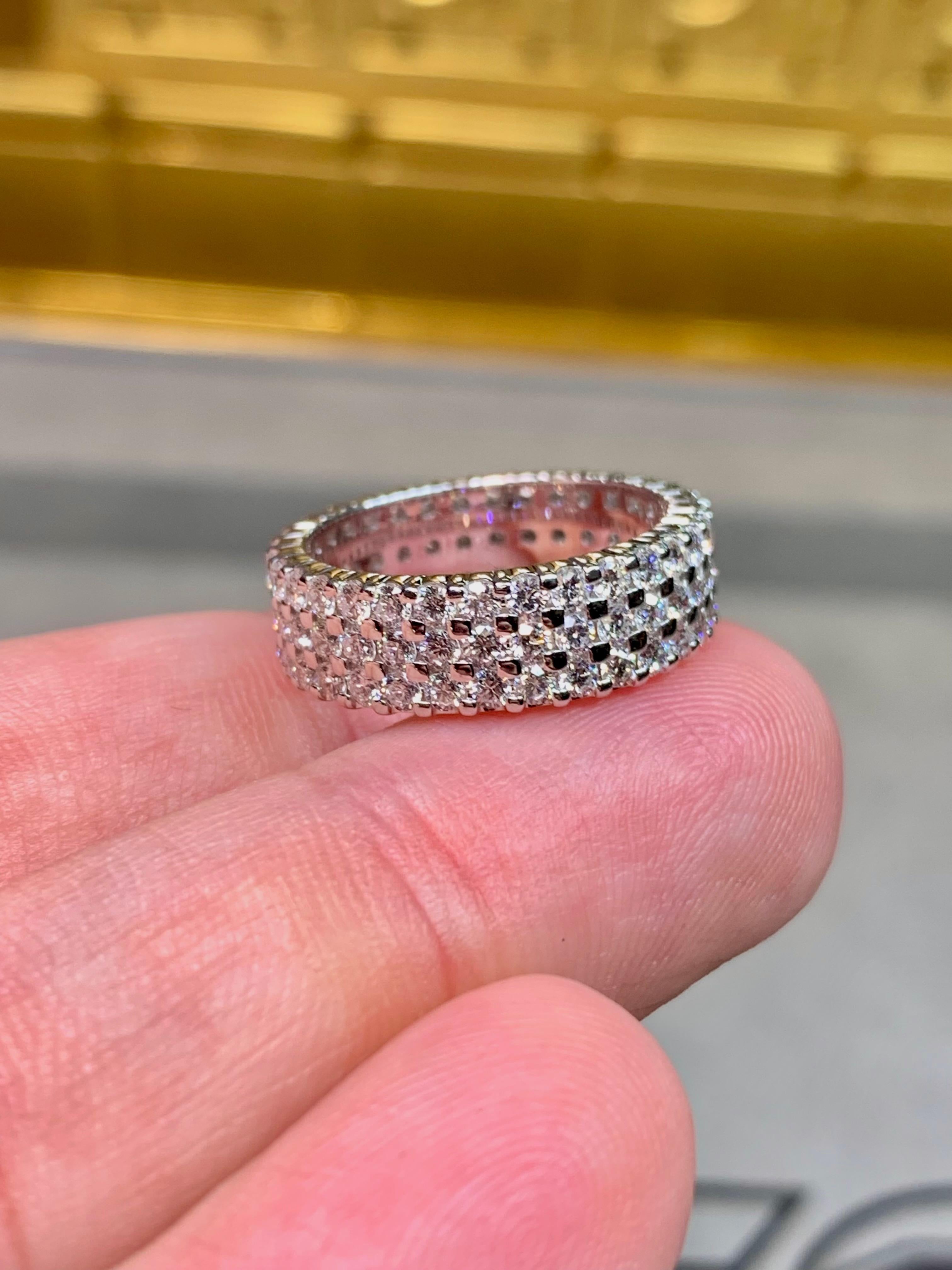 Anillo de oro blanco de 14 quilates con triple fila de diamantes 2,80 ctw, talla 6,75 en venta 6