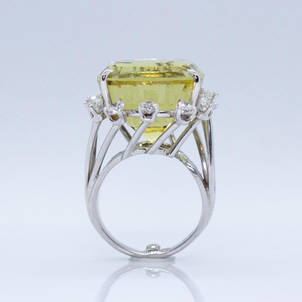 Nachlass 14 Karat Weißgold Gelb Beryll und Diamant Halo Cocktail-Ring für Damen oder Herren im Angebot