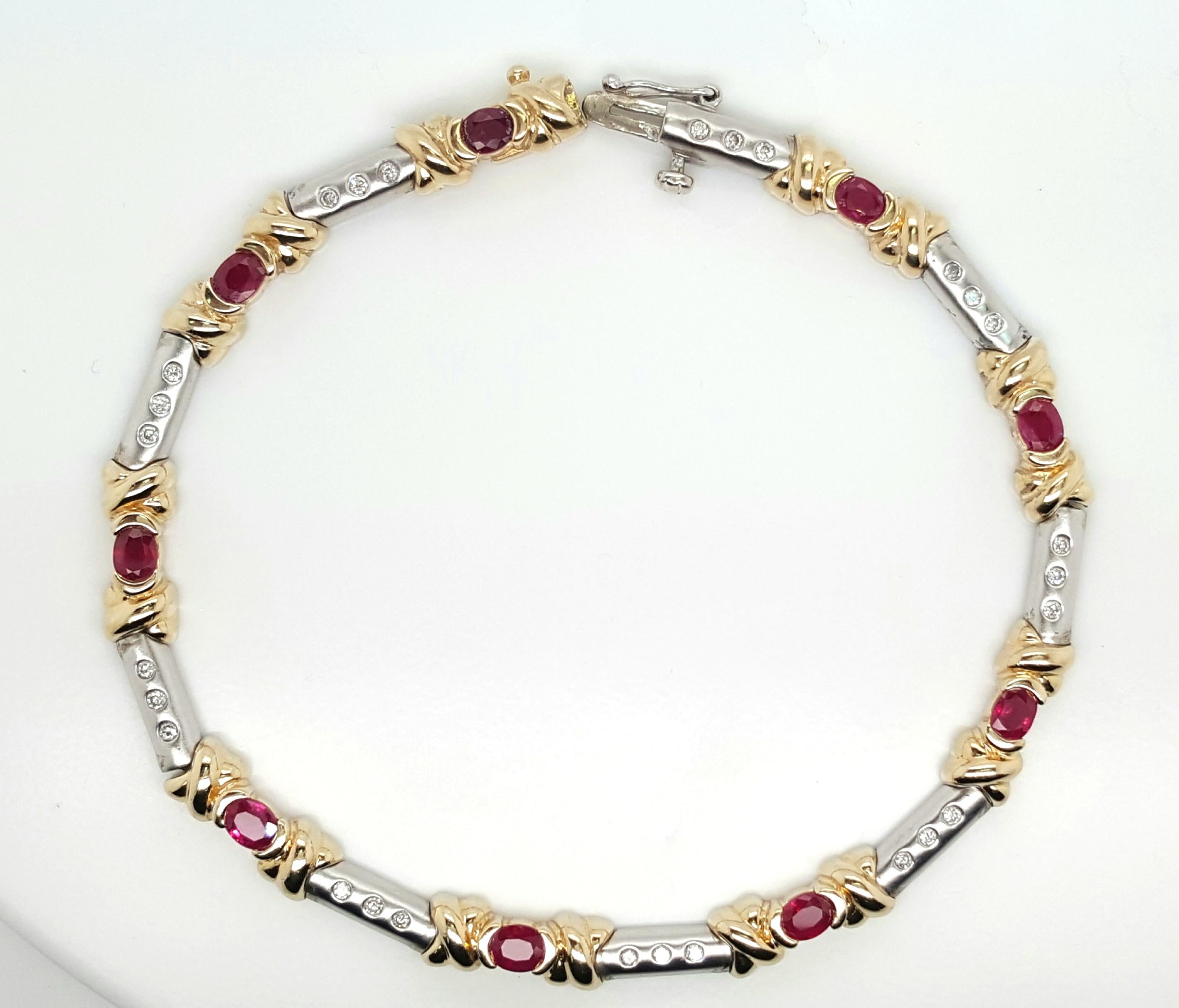 Bracelet de succession en or jaune et blanc 14 carats avec rubis ovale et diamants en vente 1