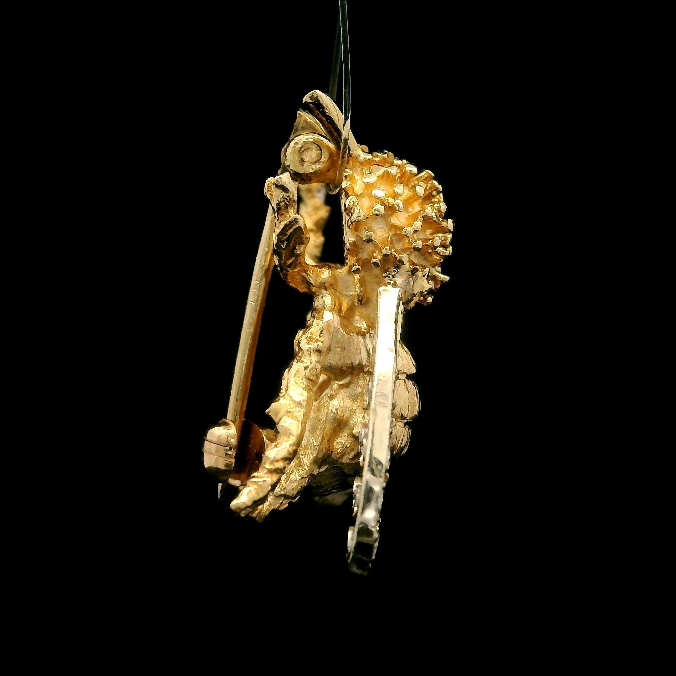 Taglio rotondo Spilla Estate in oro giallo 14k con diamante dettagliato da 0,20 ct. in vendita