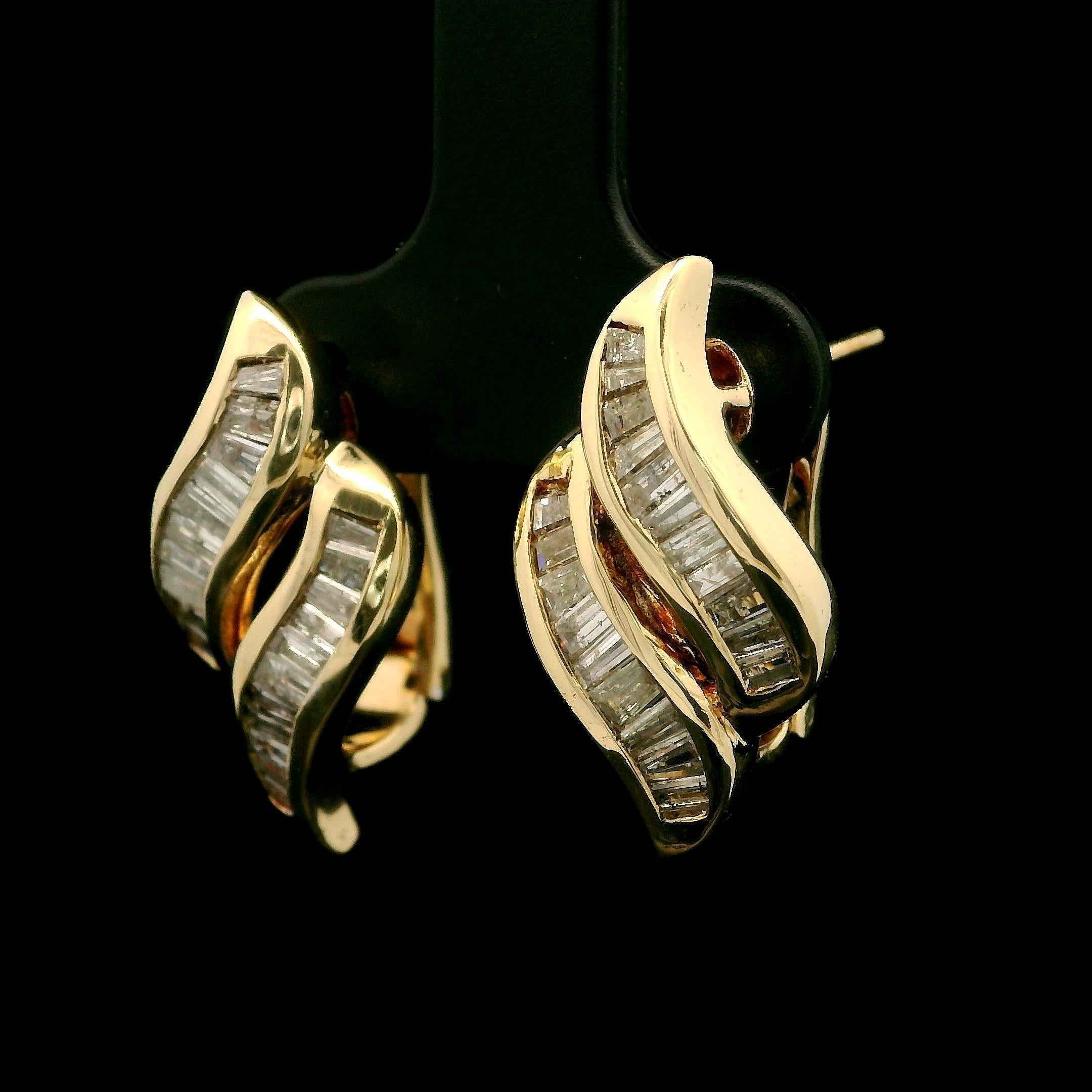 Orecchini Estate in oro giallo 14k con diamante a canale baguette da 1,0 ct. in vendita 2