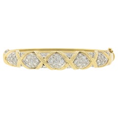 Bracelet jonc à charnière en or jaune 14 carats avec figurine de diamants ronds pavés de 2,65 carats