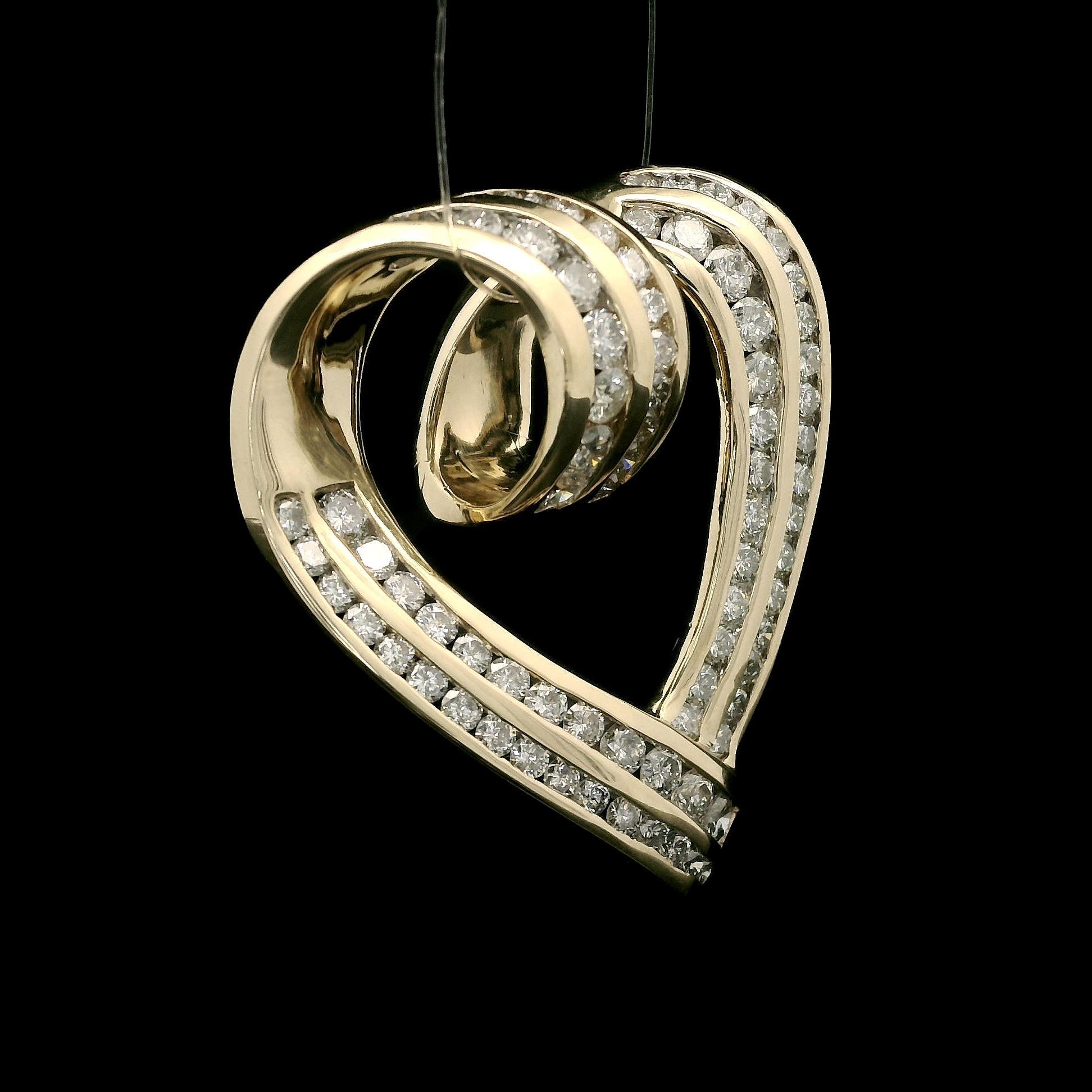 Estate 14k Yellow Gold 2ctw Fiery Diamond Large Open Heart Slide Pendant In Excellent Condition For Sale In Montclair, NJ