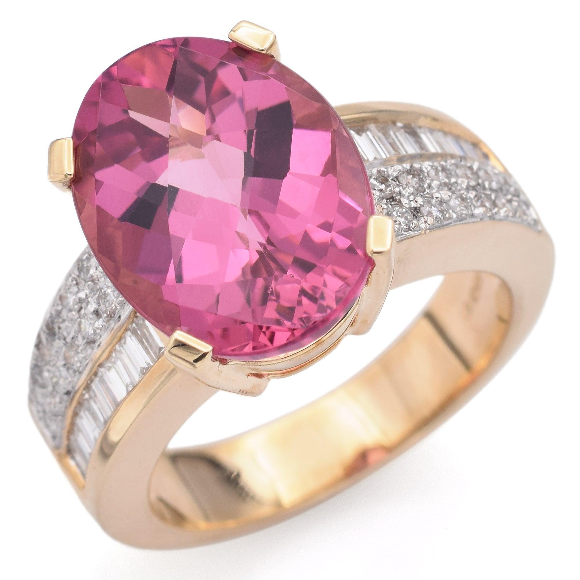 Peso: 11.2 grammi
Pietra: Tormalina rosa da 8,78 carati e diamanti H. H+I
Faccia dell'anello: 15,8 x 23,5 mm
Misura dell'anello: 8,25
Marchio di garanzia: 14K

ARTICOLO #:BR-1251-041724-15
