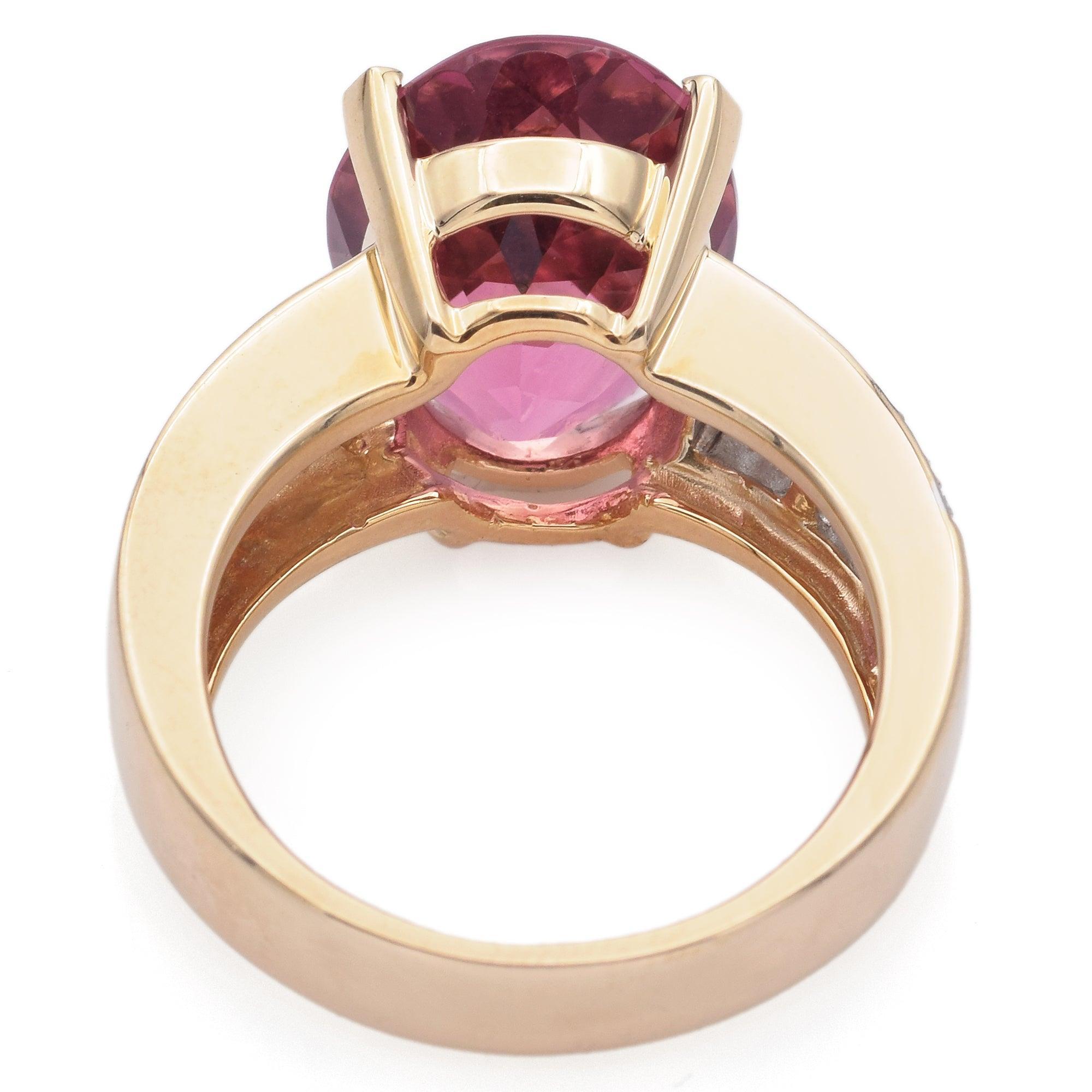 Donna Anello ovale con tormalina rosa e diamante da 8,78 carati in oro giallo 14 carati, misura 8,25 in vendita