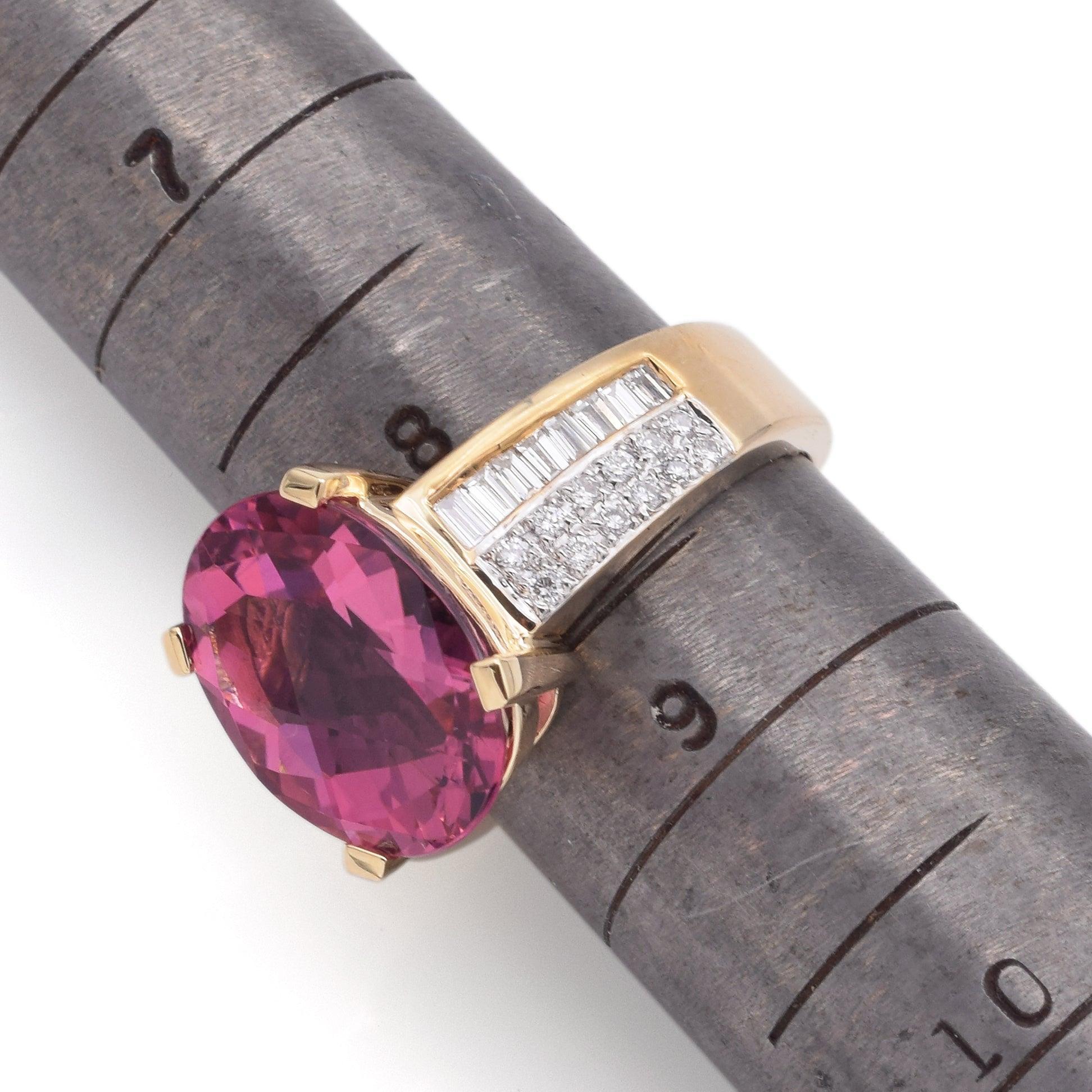Anello ovale con tormalina rosa e diamante da 8,78 carati in oro giallo 14 carati, misura 8,25 in vendita 2